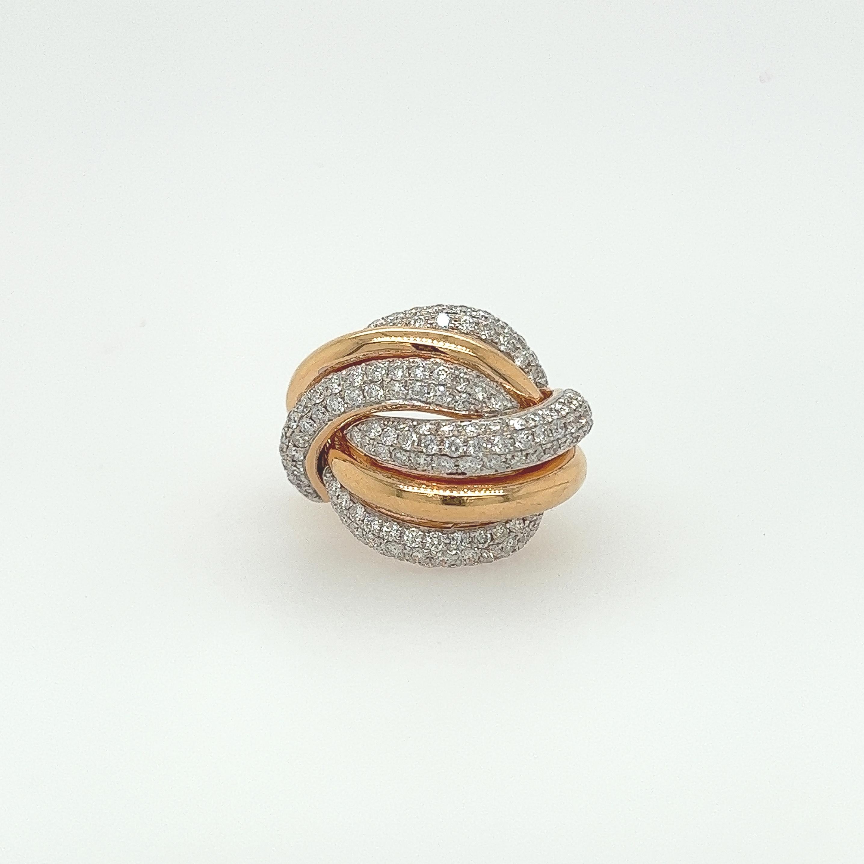 Ohrringe aus 18 Karat Roségold mit 4,25 Karat Diamanten und Gold im Zustand „Neu“ in New York, NY