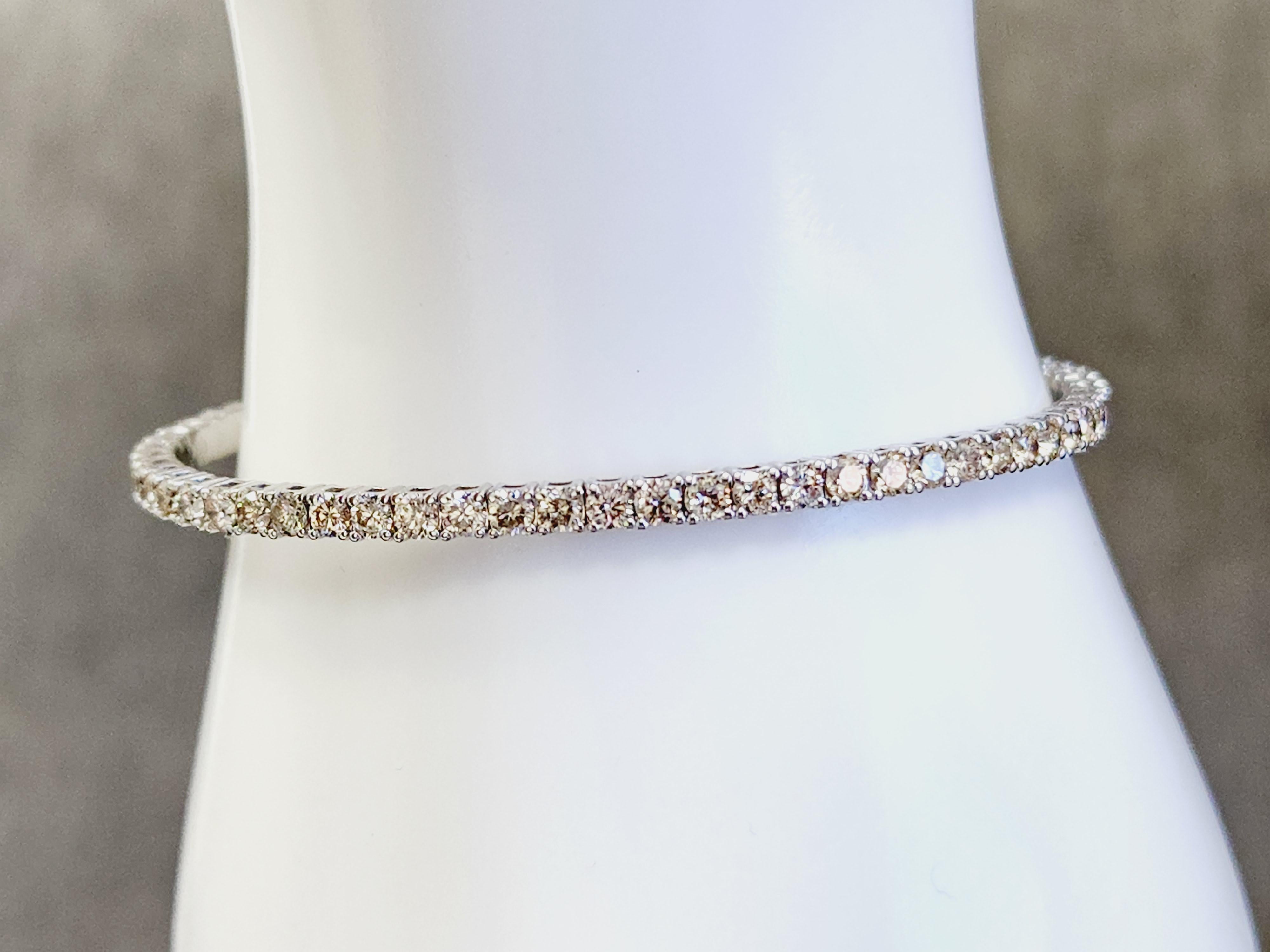 4,25 ctw flexible Armspange Natürliche Diamanten Weißgold 14k 7 Zoll. Durchschnittliche Farbe K Klarheit VS. 2,6 mm breit.