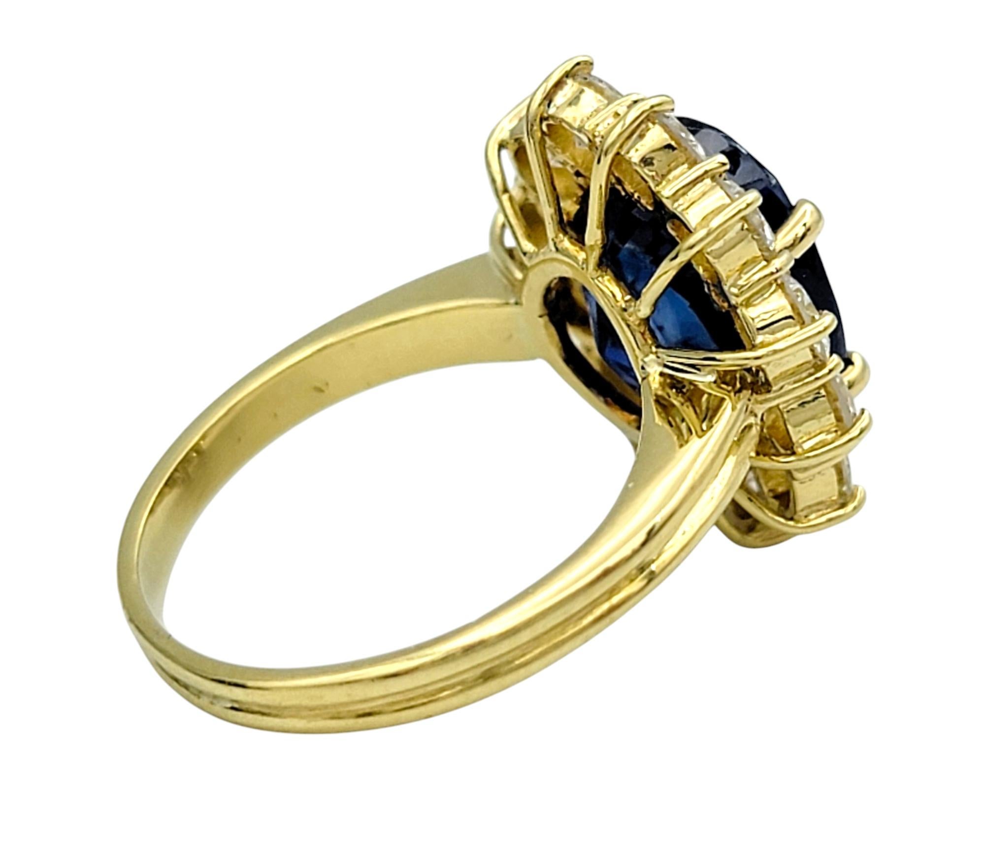 De las mujeres Anillo de Cóctel Halo de Zafiro de Madagascar y Diamantes de 4,25 Quilates Oro Amarillo de 18 Kilates en venta