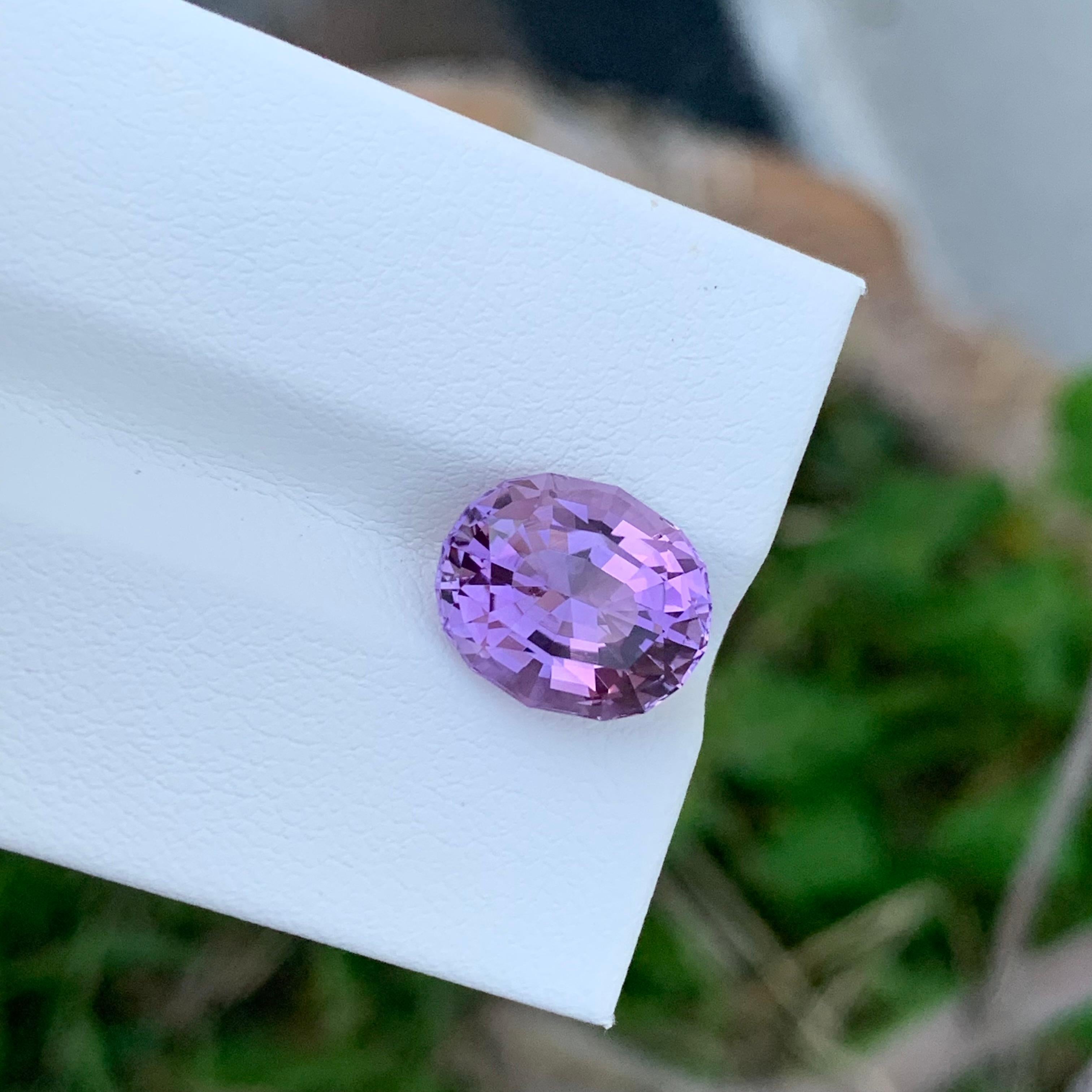 Arts and Crafts AAA Quality 4.25 Carat Natural Loose Amethyst Oval Shape Gem Jewellery Making For Sale