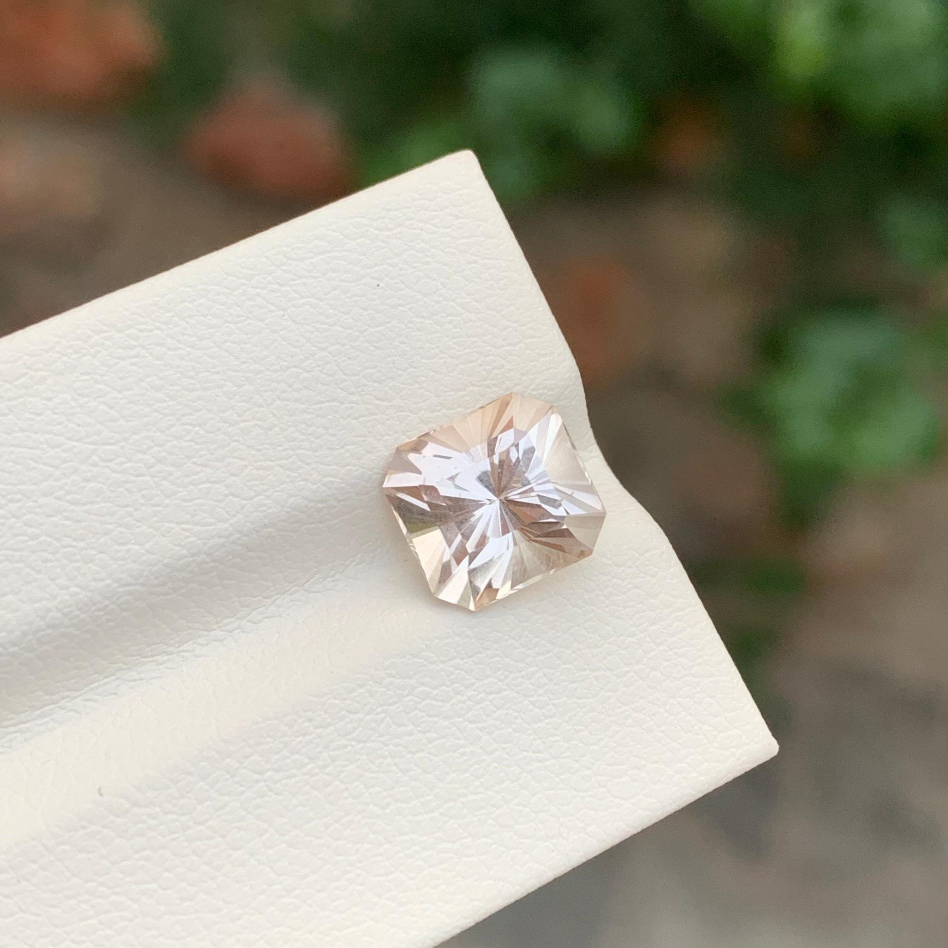 Wunderschöner 4,25 Karat loser goldener Topas im Fancy-Schliff (Carréeschliff) im Angebot