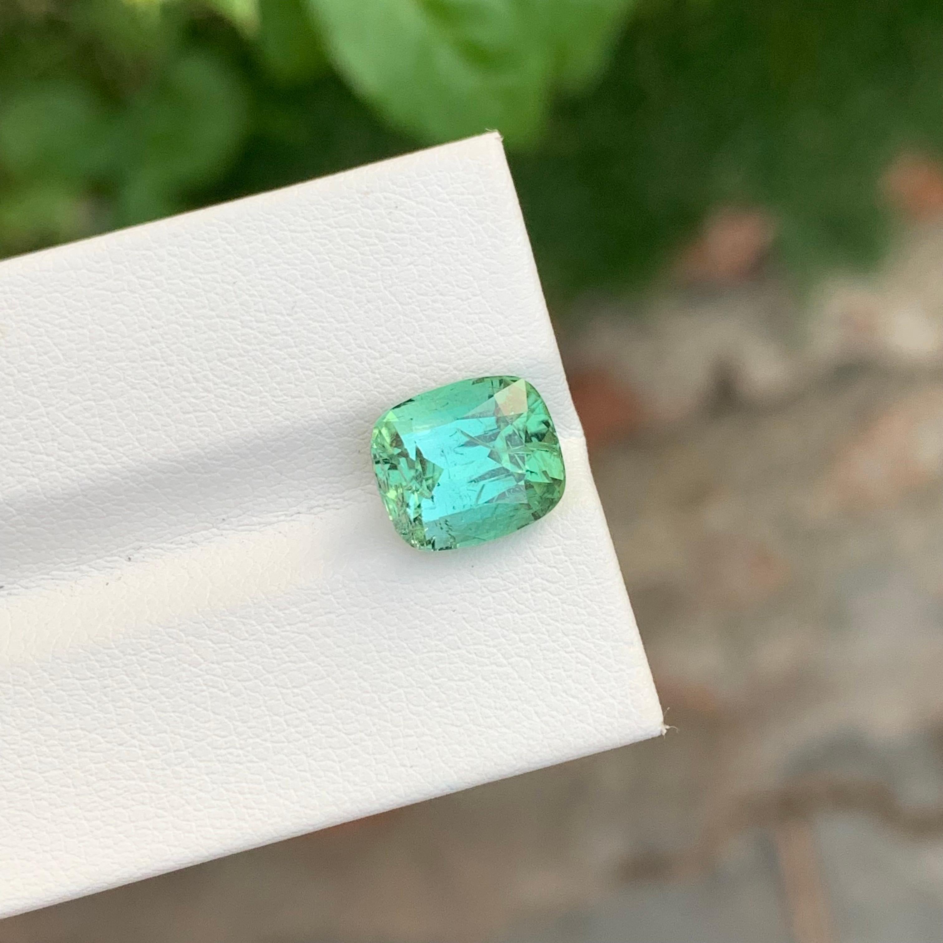 Arts and Crafts 4.25 Carat Natural Loose Mint Tourmaline Cushion Shape Gem From Afghanistan Mine en vente
