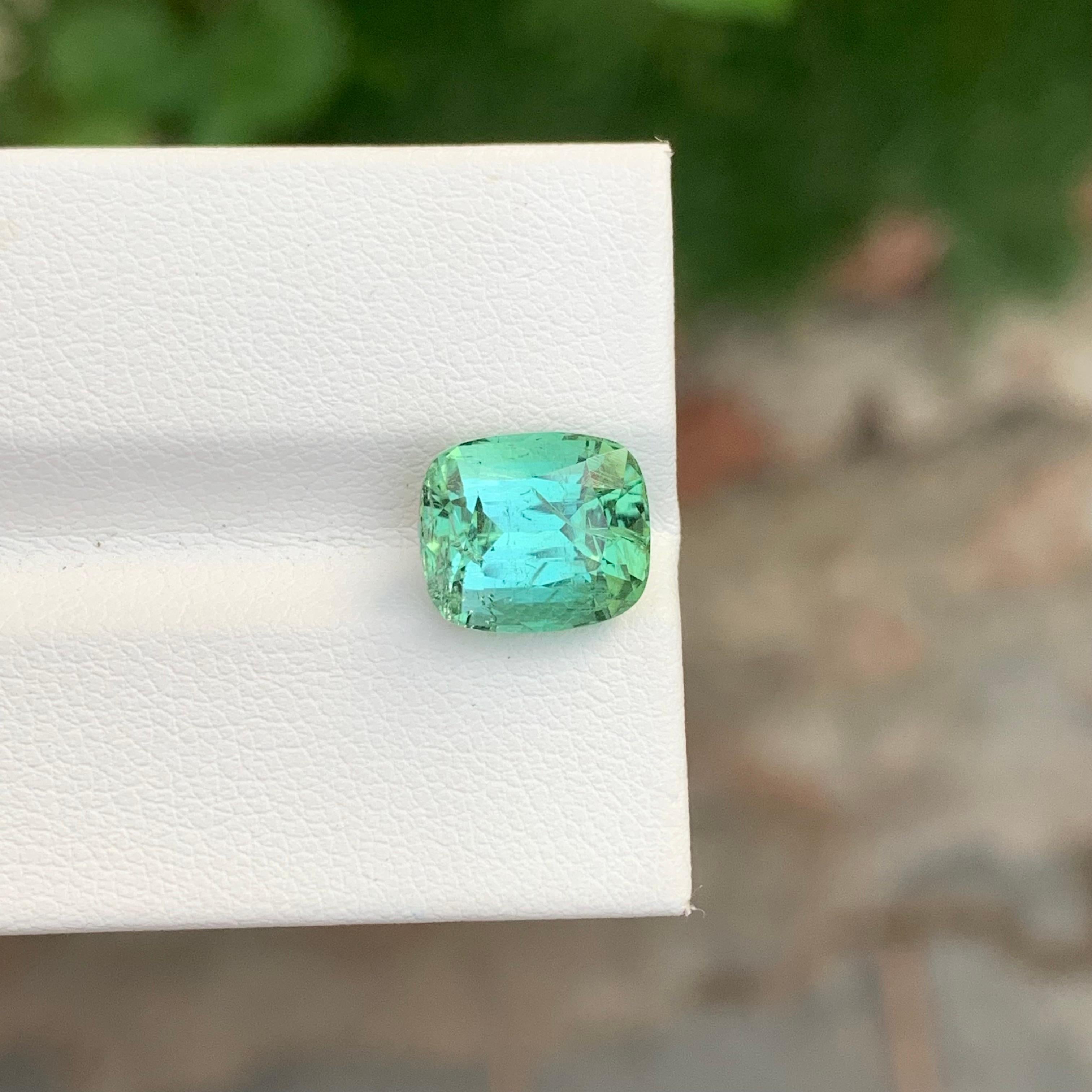 Taille coussin 4.25 Carat Natural Loose Mint Tourmaline Cushion Shape Gem From Afghanistan Mine en vente