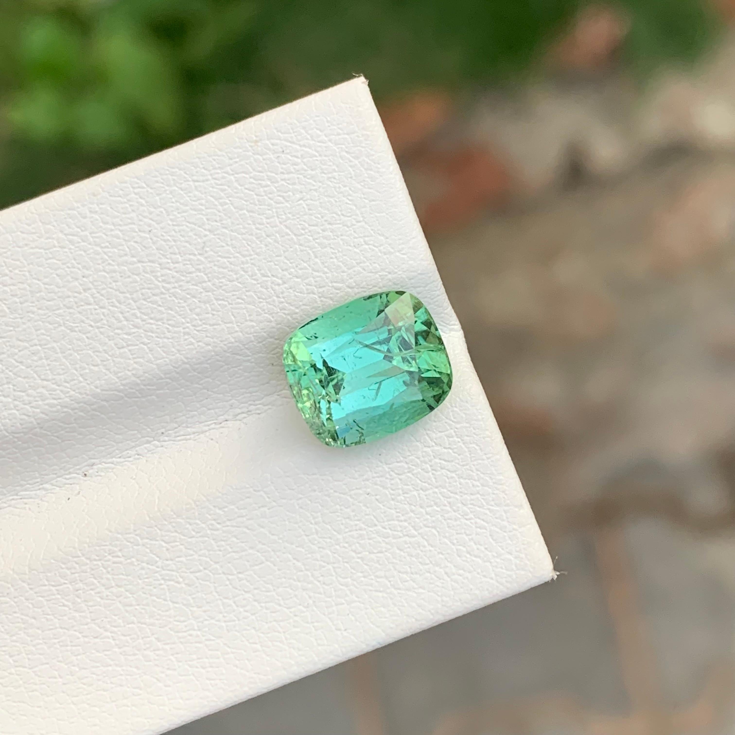 4.25 Carat Natural Loose Mint Tourmaline Cushion Shape Gem From Afghanistan Mine Unisexe en vente