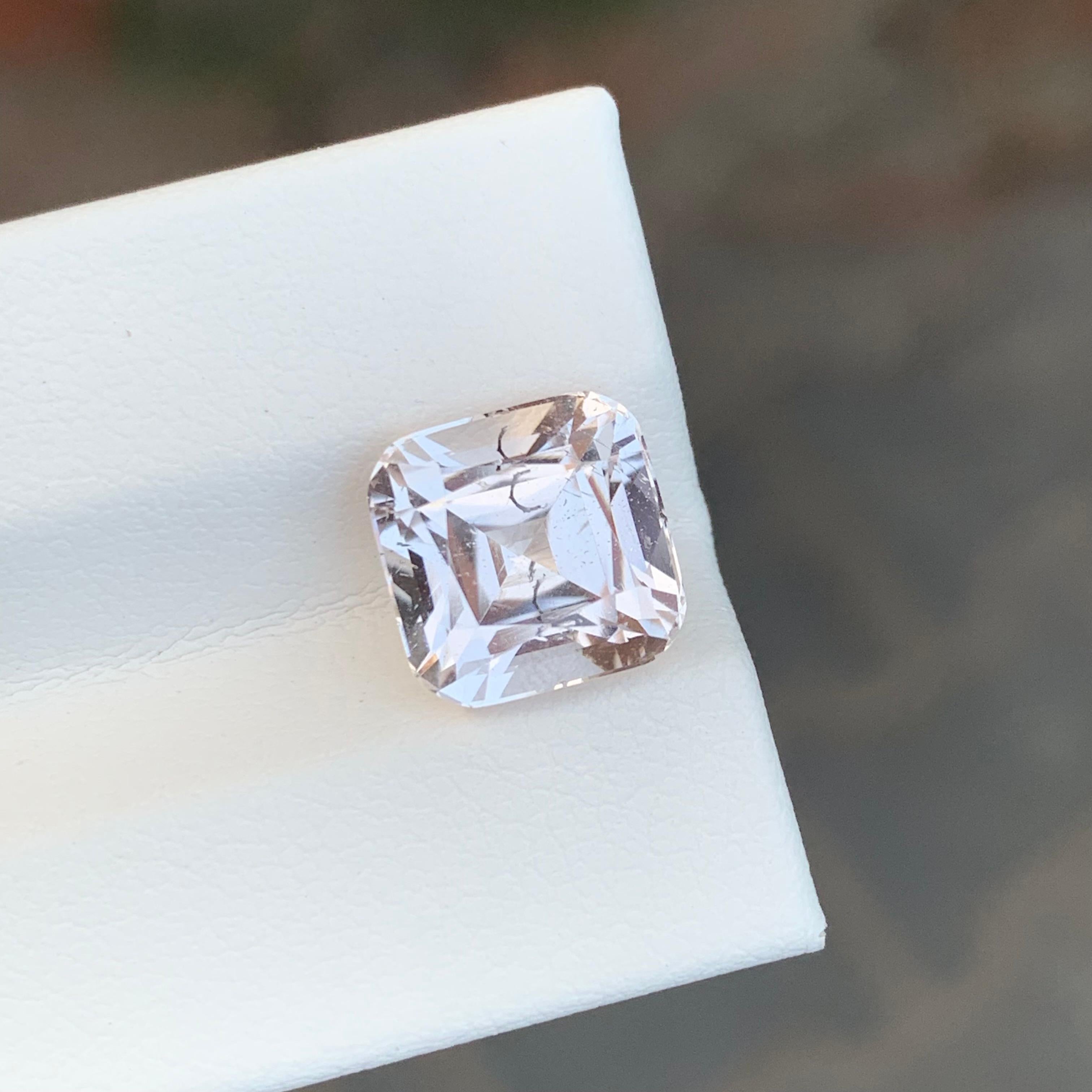 Type de pierre précieuse : Morganite
Poids : 4,25 carats
Dimensions : 9,2 x 9,2 x 7,3 mm
Origine : Afghanistan
Forme : Coupe coussin
Couleur : rose clair
Certificat : Sur demande
Clarté : Inclus 

La Morganite est censée apporter guérison,