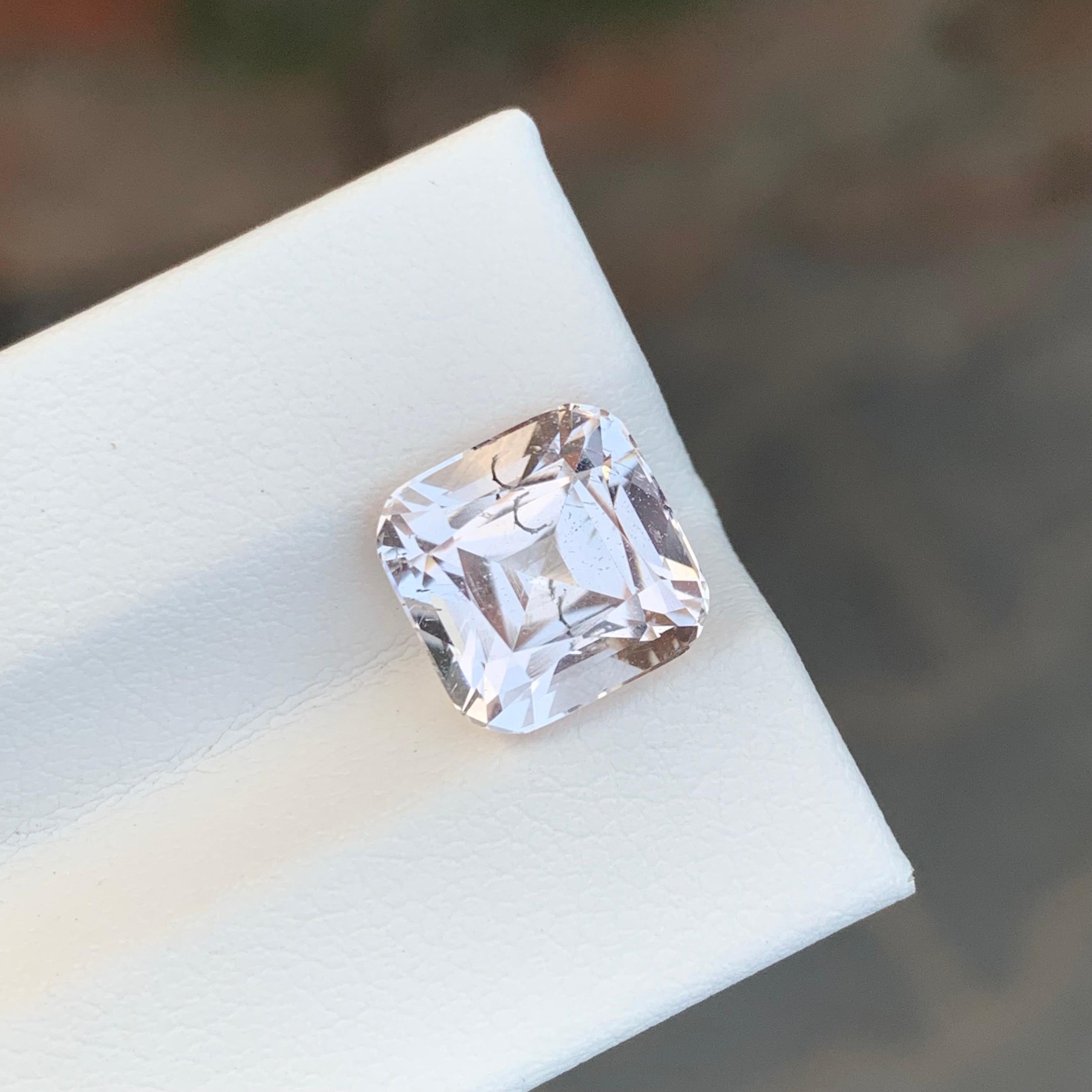 Arts and Crafts 4.25 Carat Natural Loose Morganite Cushion Shape Gemstone (pierre précieuse en forme de coussin) en vente