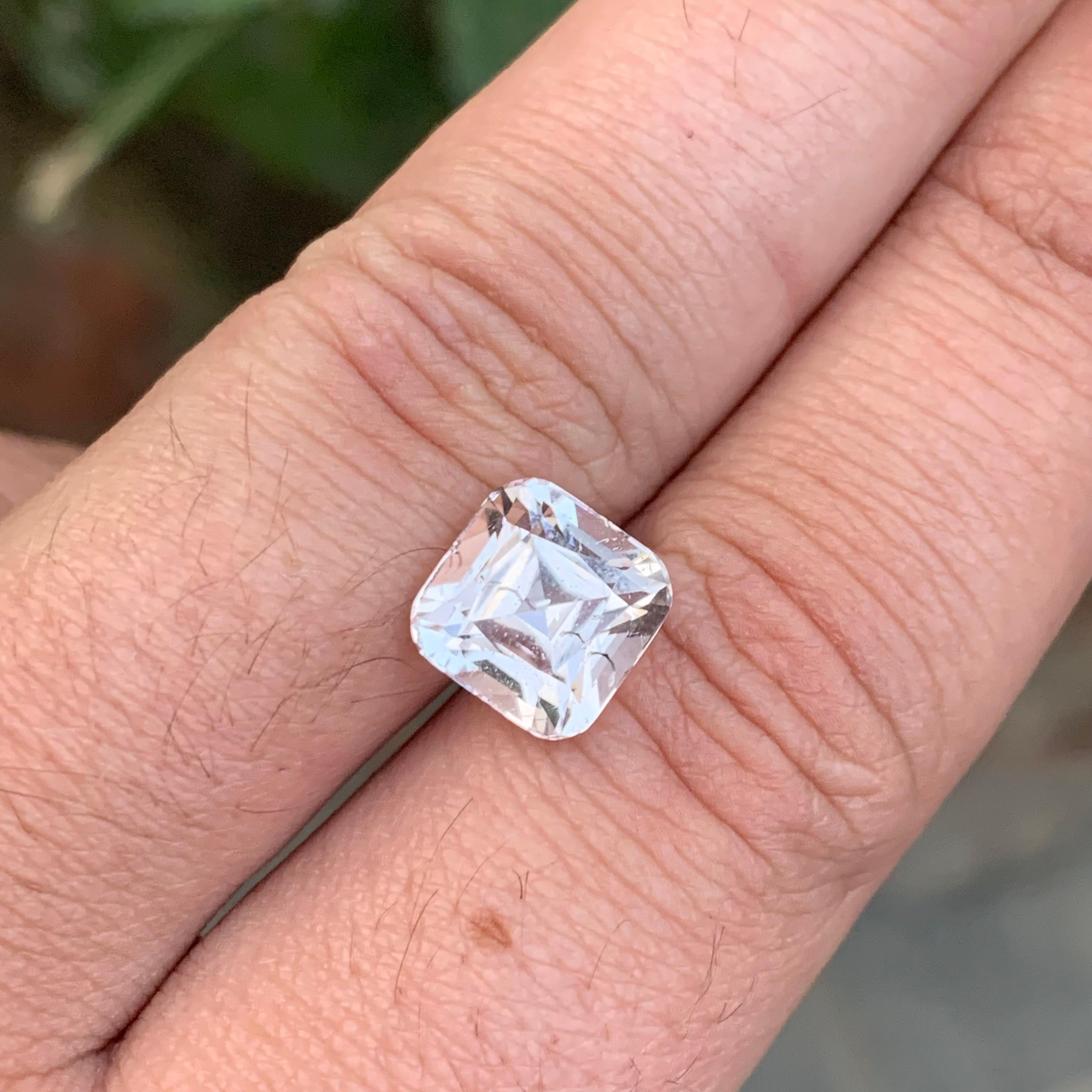 4.25 Carat Natural Loose Morganite Cushion Shape Gemstone (pierre précieuse en forme de coussin) Unisexe en vente