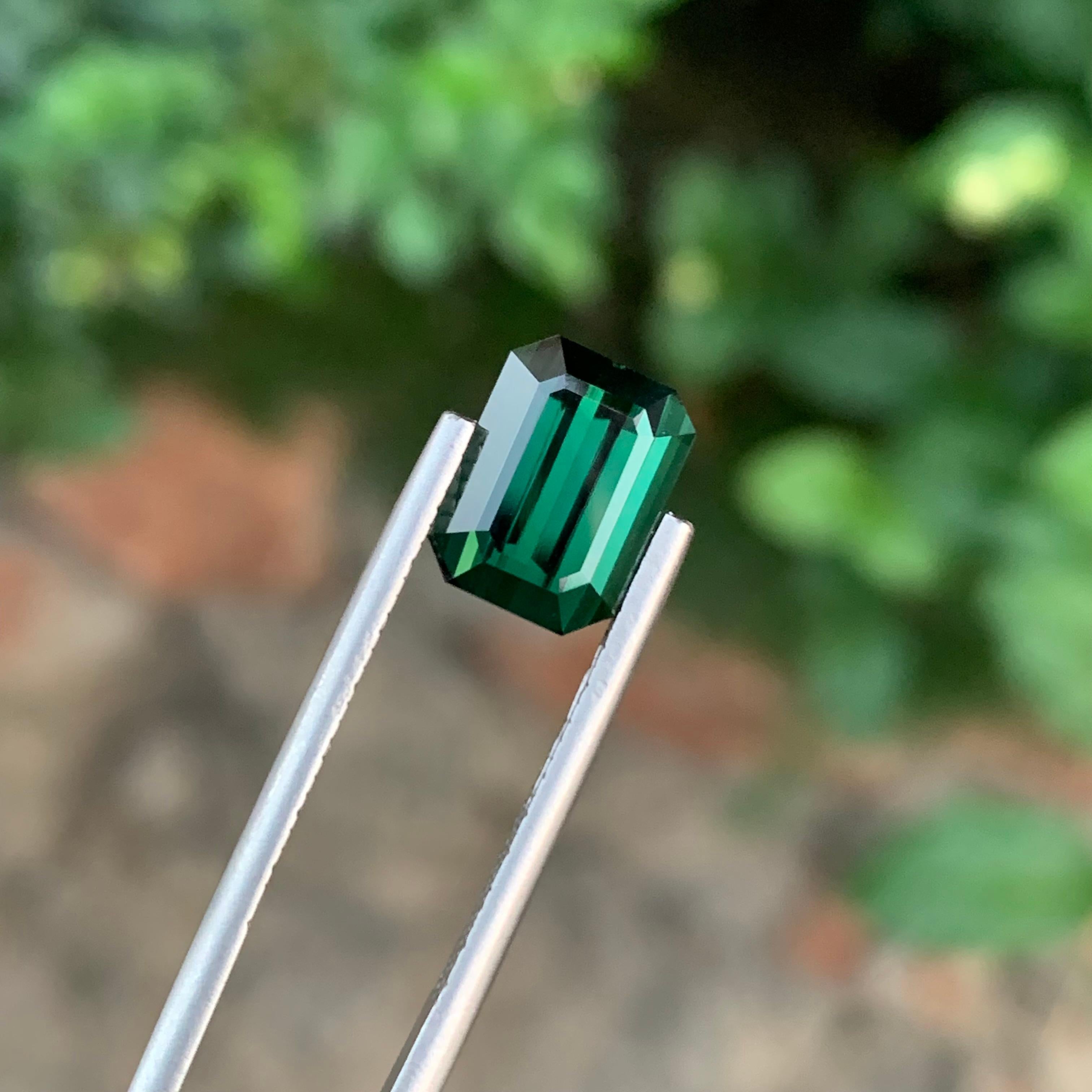 4.25 Carat Natural Vivid Green Loose Tourmaline Emerald Shape Gem For Jewellery In New Condition For Sale In Peshawar, PK