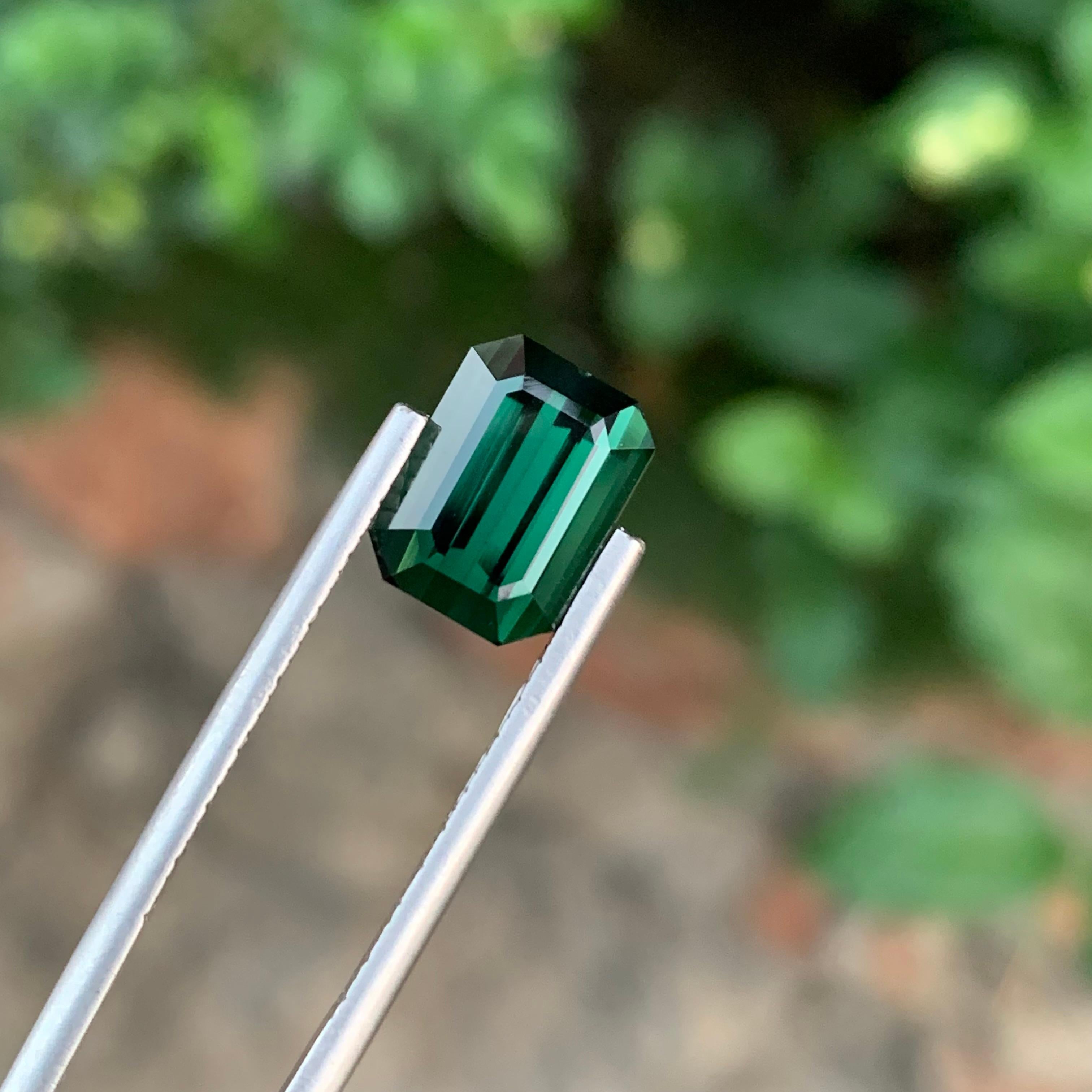 Women's or Men's 4.25 Carat Natural Vivid Green Loose Tourmaline Emerald Shape Gem For Jewellery For Sale