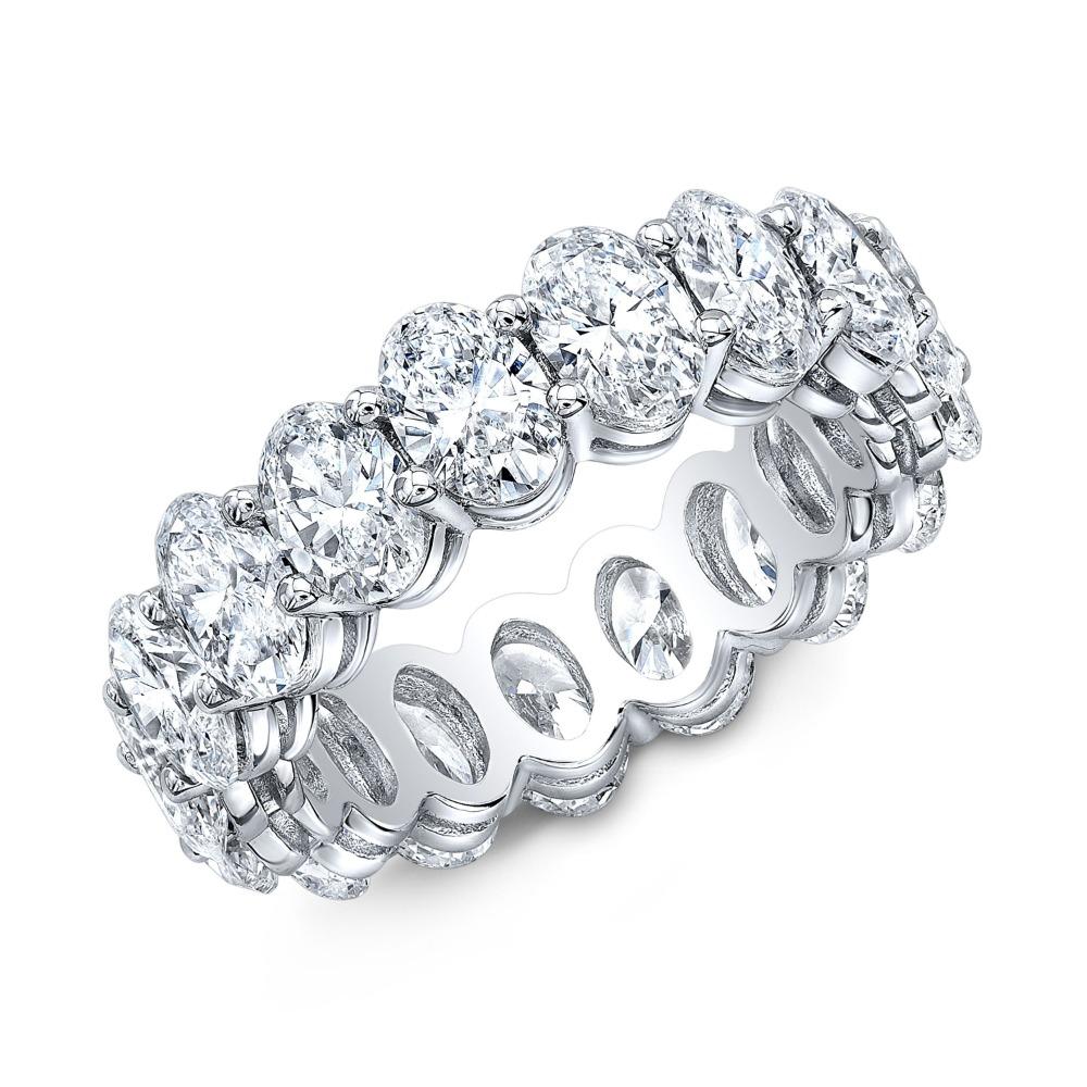 En venta: 4,25 quilates Diamante talla oval Eternidad Anillo Compartido Garra Certificada  2