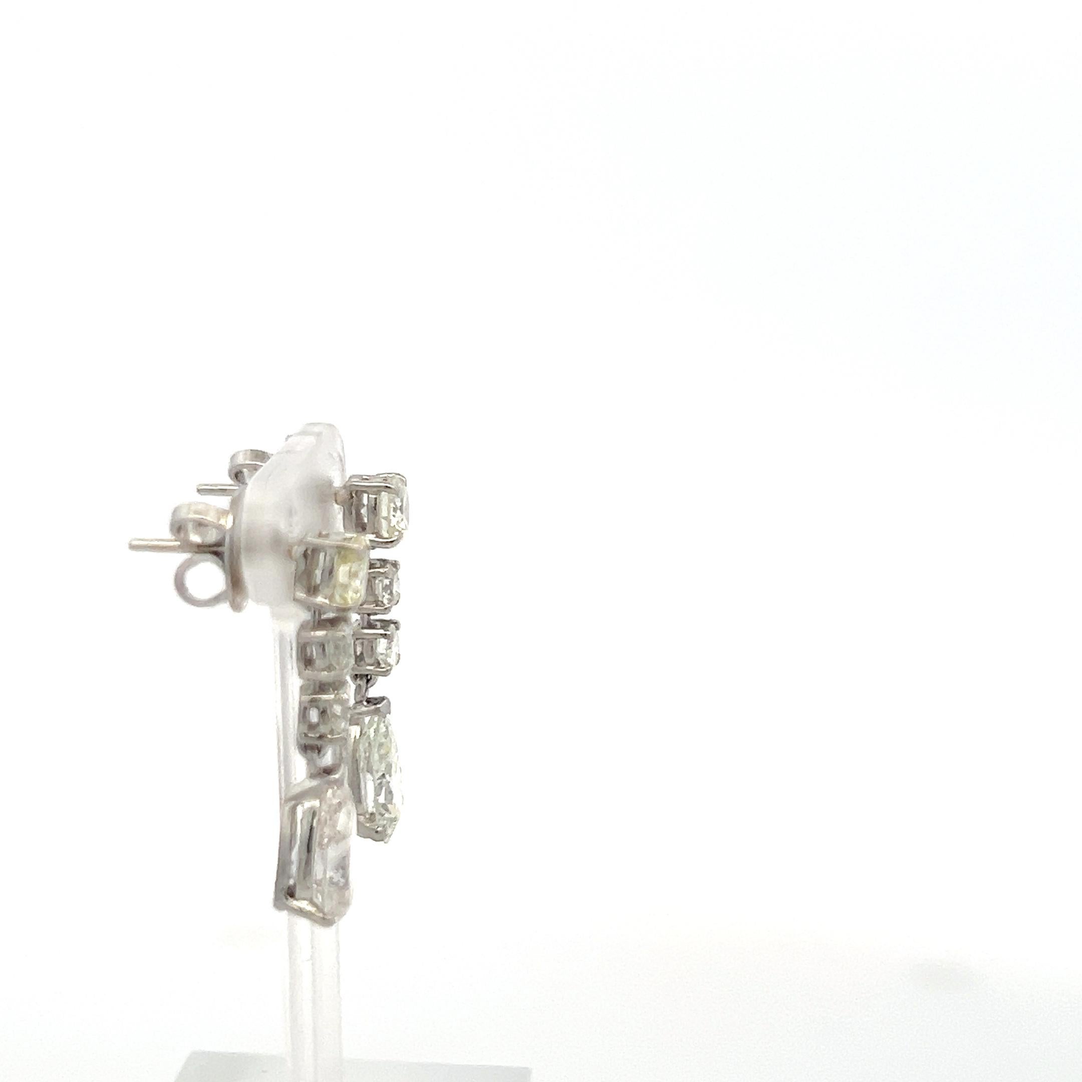 Orecchini a goccia in platino con pera e diamante tondo brillante J SI da 4,25 carati in vendita 6