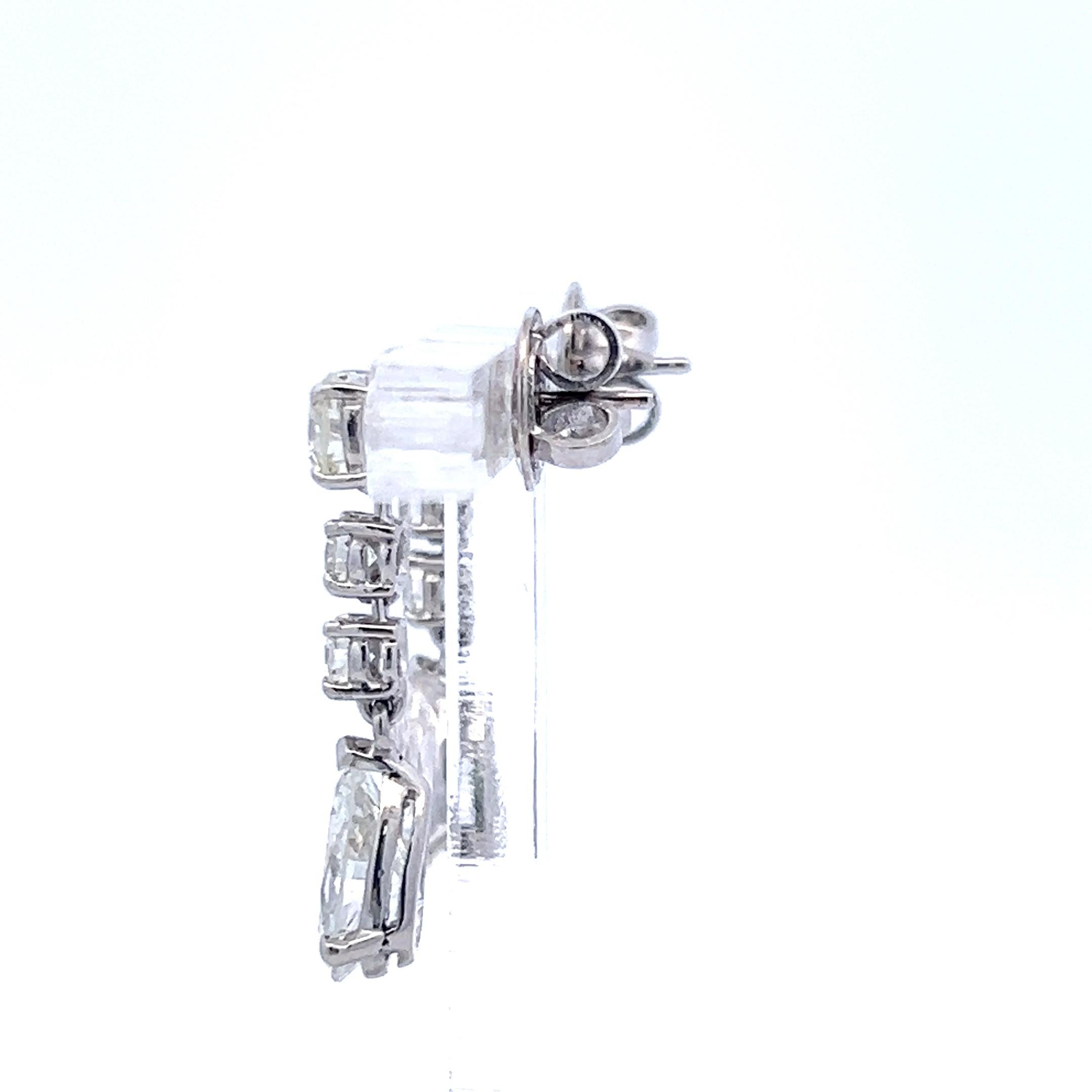 Orecchini a goccia in platino con pera e diamante tondo brillante J SI da 4,25 carati in vendita 4