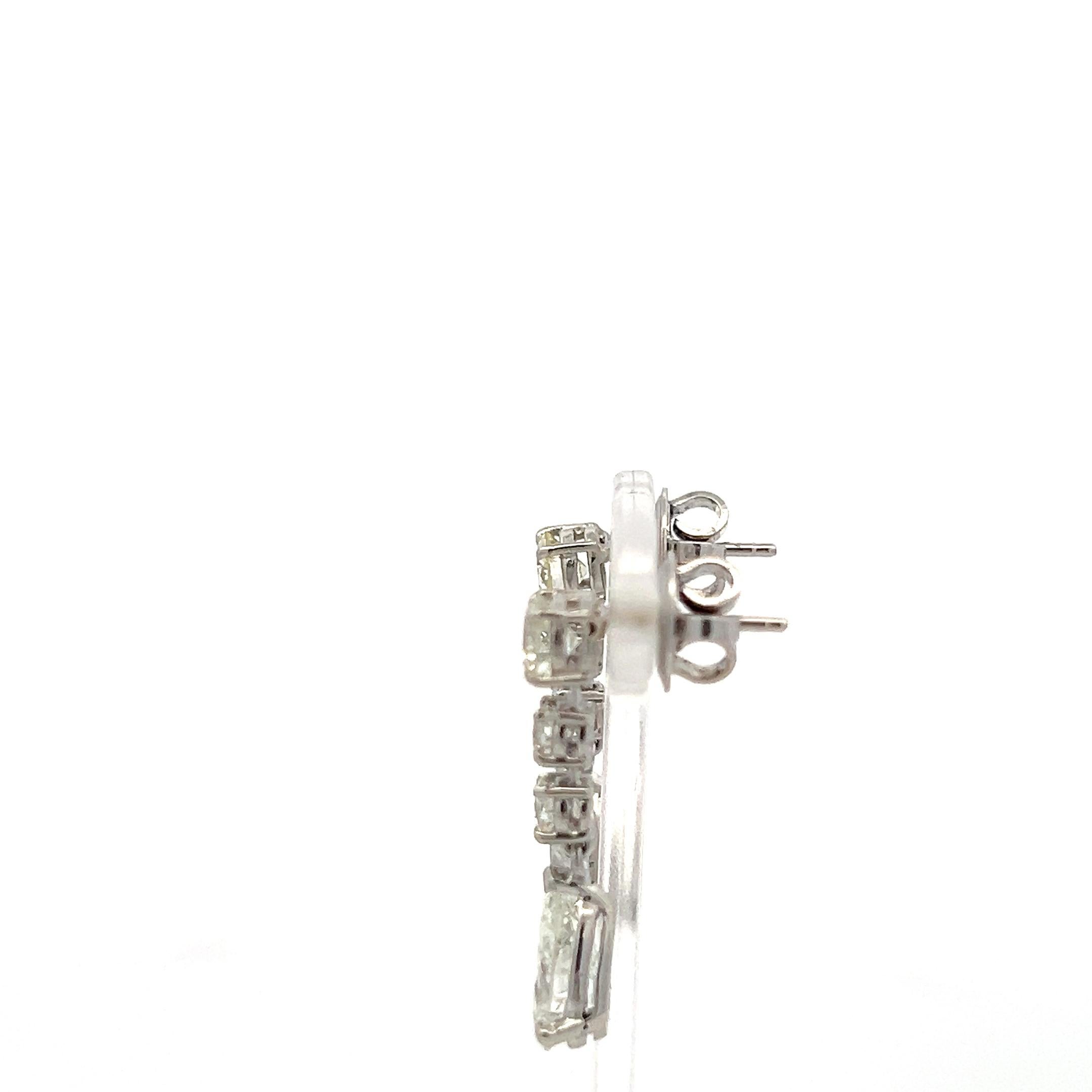 Pendientes Colgantes de Platino con Diamante J SI Redondo Brillante y Forma de Pera de 4,25 Quilates en Nuevo Estado en New York, NY