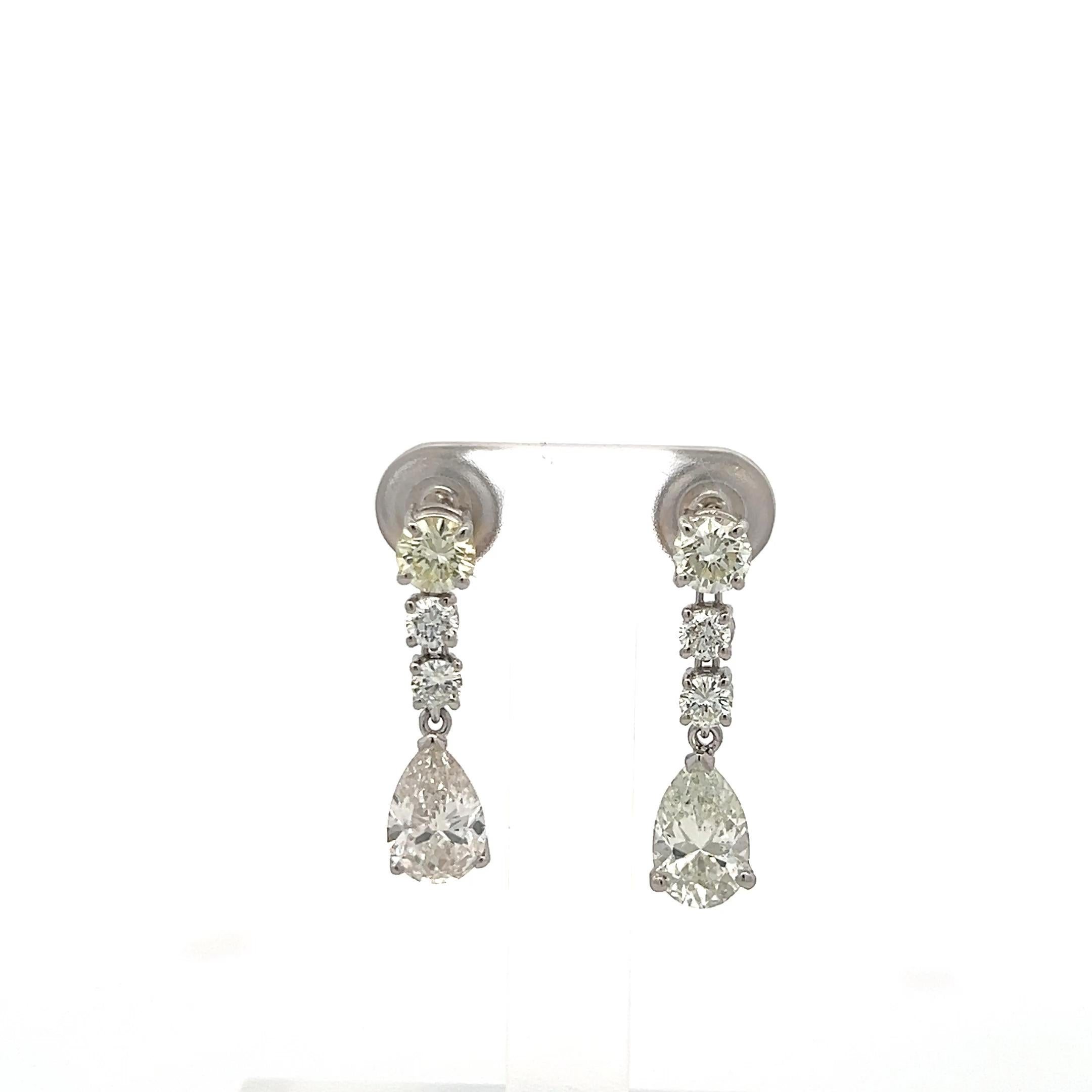 De las mujeres Pendientes Colgantes de Platino con Diamante J SI Redondo Brillante y Forma de Pera de 4,25 Quilates