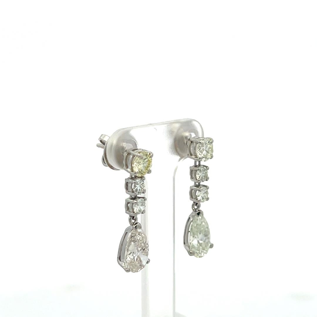 Pendientes Colgantes de Platino con Diamante J SI Redondo Brillante y Forma de Pera de 4,25 Quilates 1