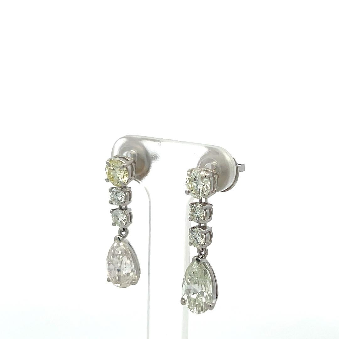 Pendientes Colgantes de Platino con Diamante J SI Redondo Brillante y Forma de Pera de 4,25 Quilates 2