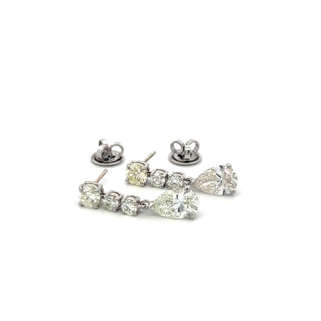 Pendientes Colgantes de Platino con Diamante J SI Redondo Brillante y Forma de Pera de 4,25 Quilates 4