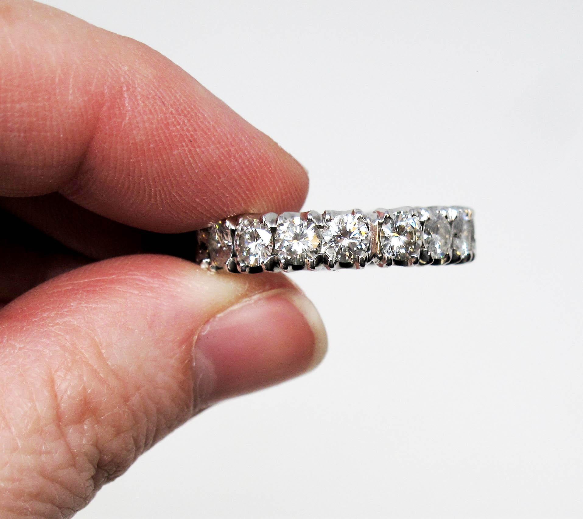 4.25 Carat Total Round Brilliant Diamond Eternity Band Ring in Platinum Size 9 In Good Condition For Sale In Scottsdale, AZ