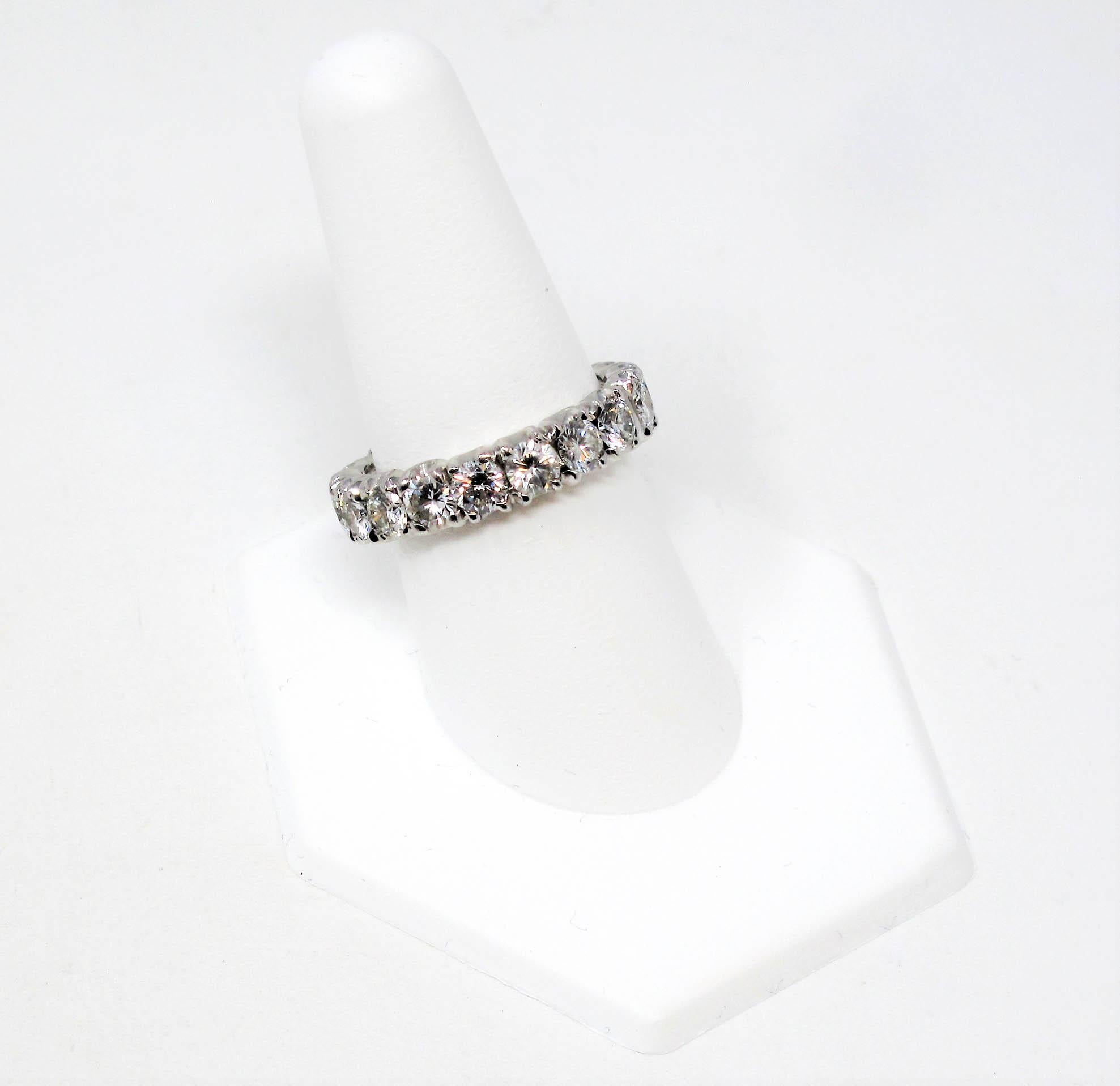 4.25 Carat Total Round Brilliant Diamond Eternity Band Ring in Platinum Size 9 For Sale 1