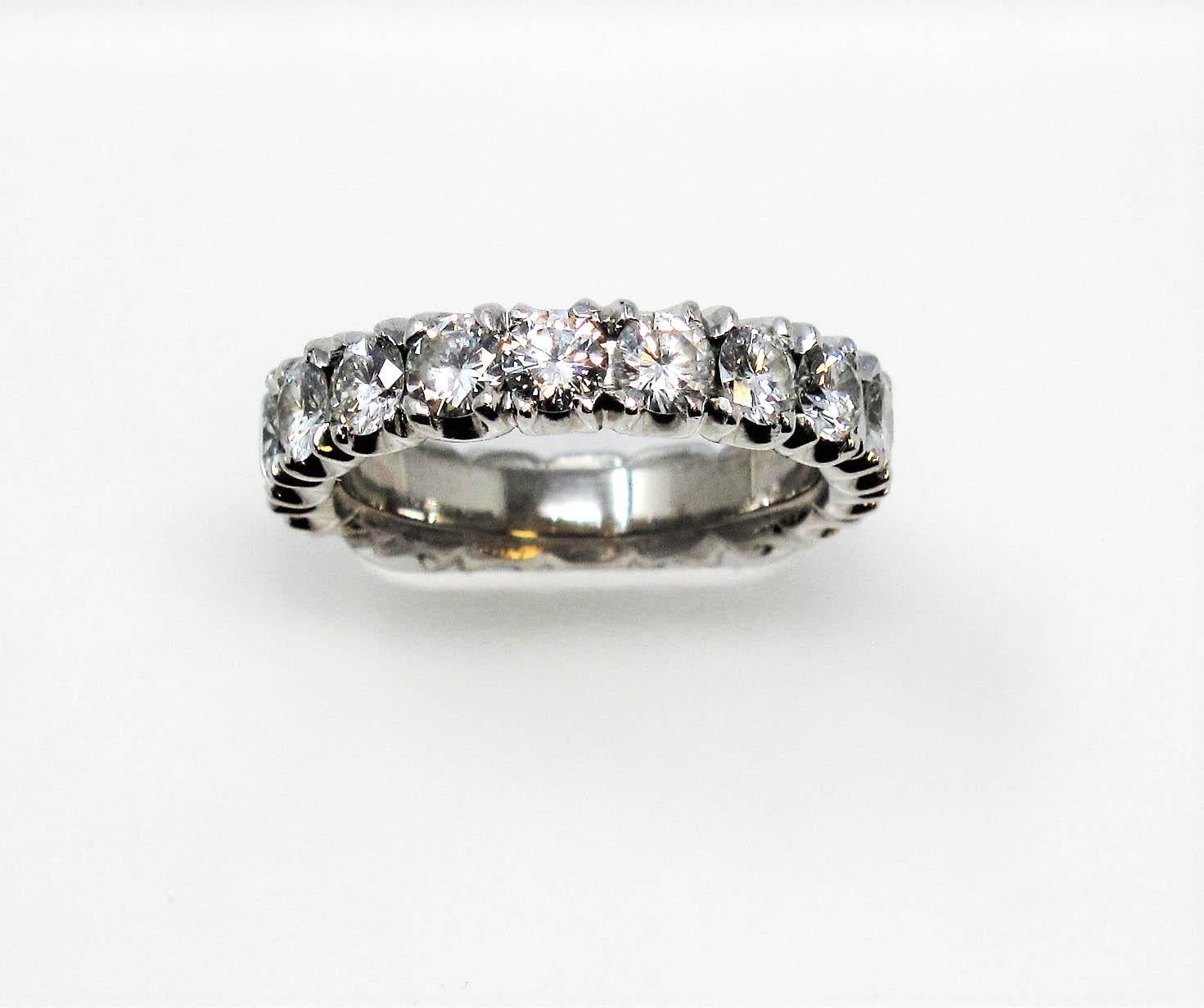 4.25 Carat Total Round Brilliant Diamond Eternity Band Ring in Platinum Size 9 For Sale 2