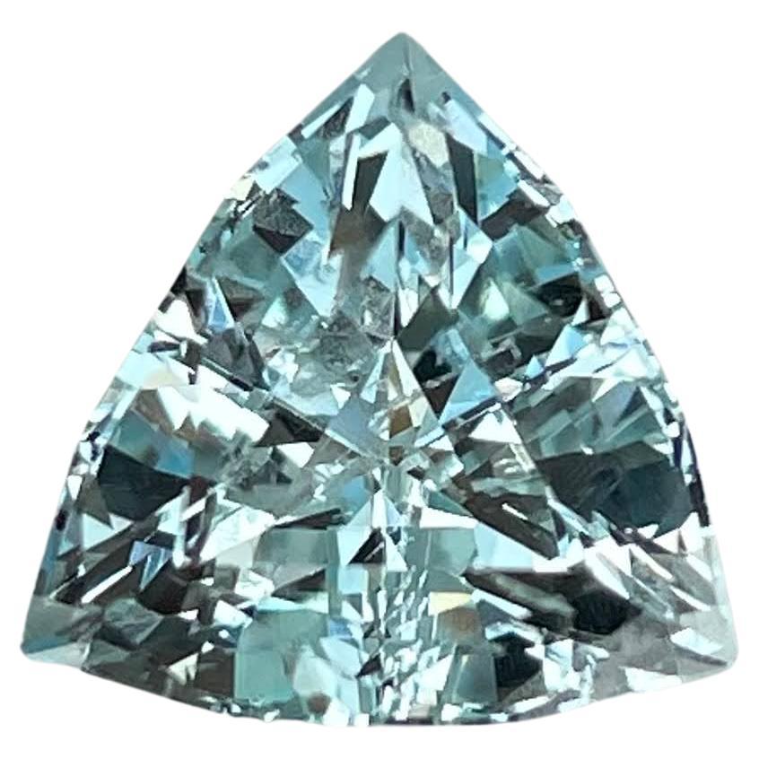 4.25 Carats Fine Sea Blue Loose Aquamarine Stone Trilliant Cut Nigerian Gemstone For Sale