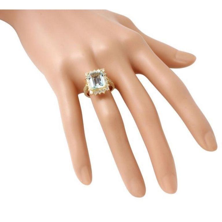4.25 Carat Natural Aquamarine and Diamond 14 Karat Solid Yellow Gold Ring For Sale 2