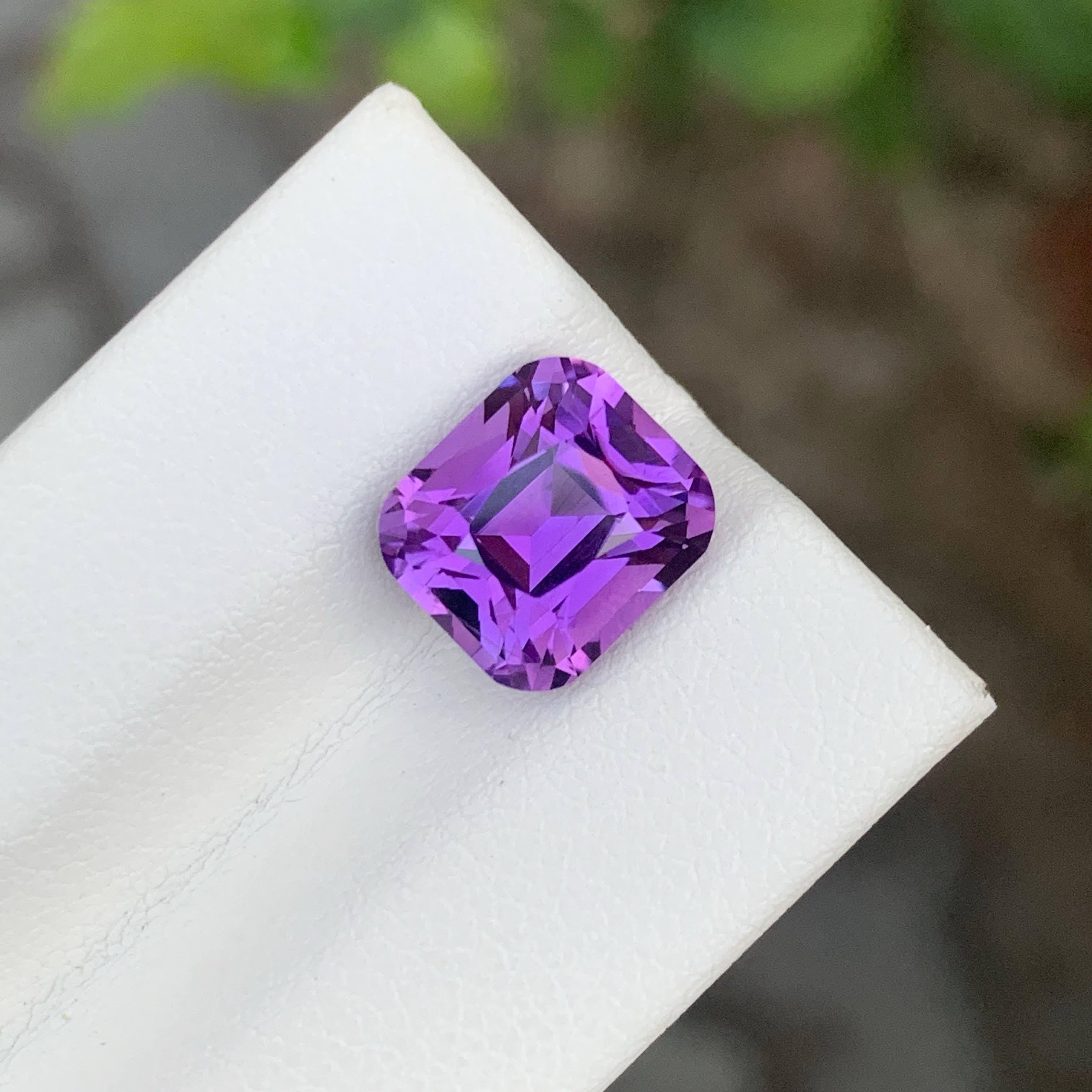 4.25 carats Purple Amethyst Stone Cushion Cut Natural Brazilian Gemstone (Améthyste violette taillée en coussin) Unisexe en vente