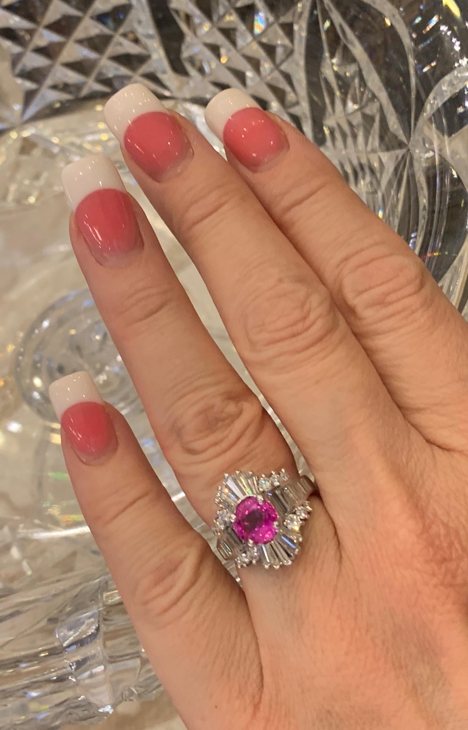 GIA-zertifizierter 4,35 Karat lebhaft rosa Saphir und Diamant Ballerina Cocktail-Ring (Rundschliff) im Angebot