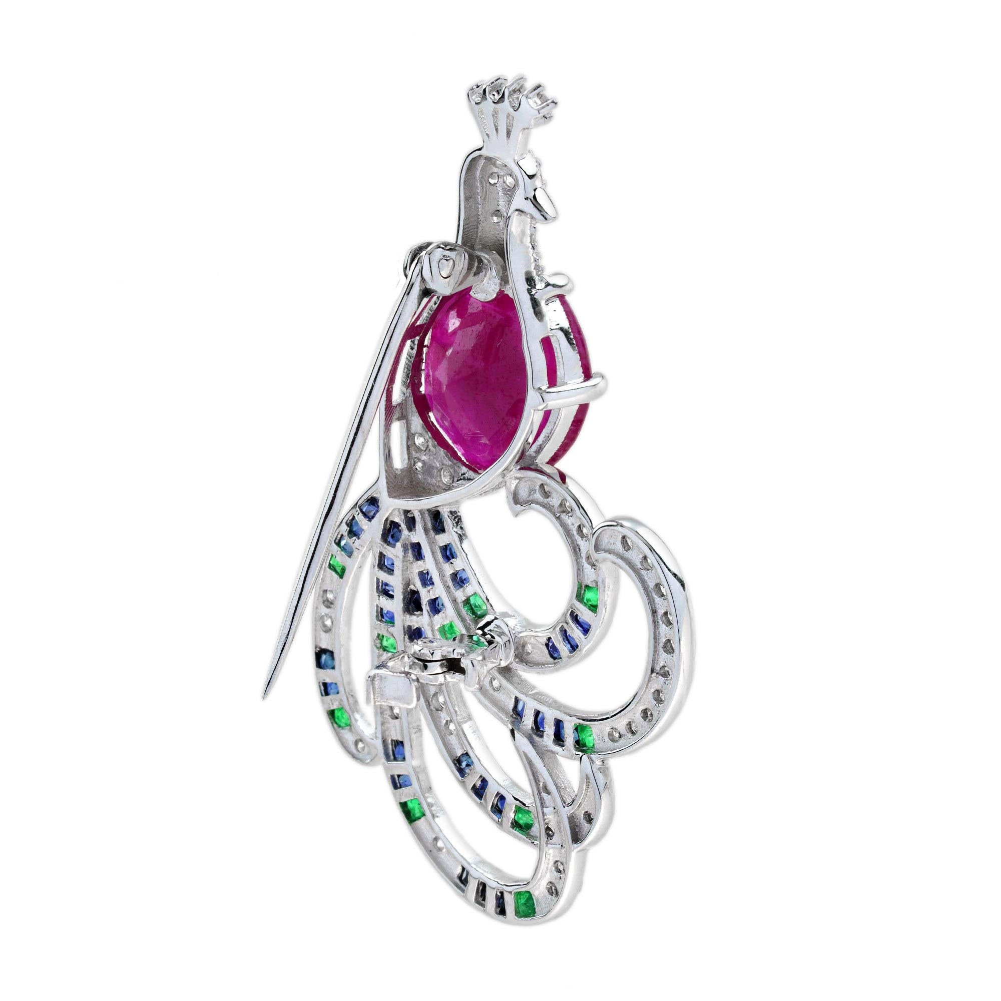 4,25 ct. Rubin Smaragd Saphir Diamant Art Deco Stil Pfau Brosche in 18K Gold im Zustand „Neu“ im Angebot in Bangkok, TH