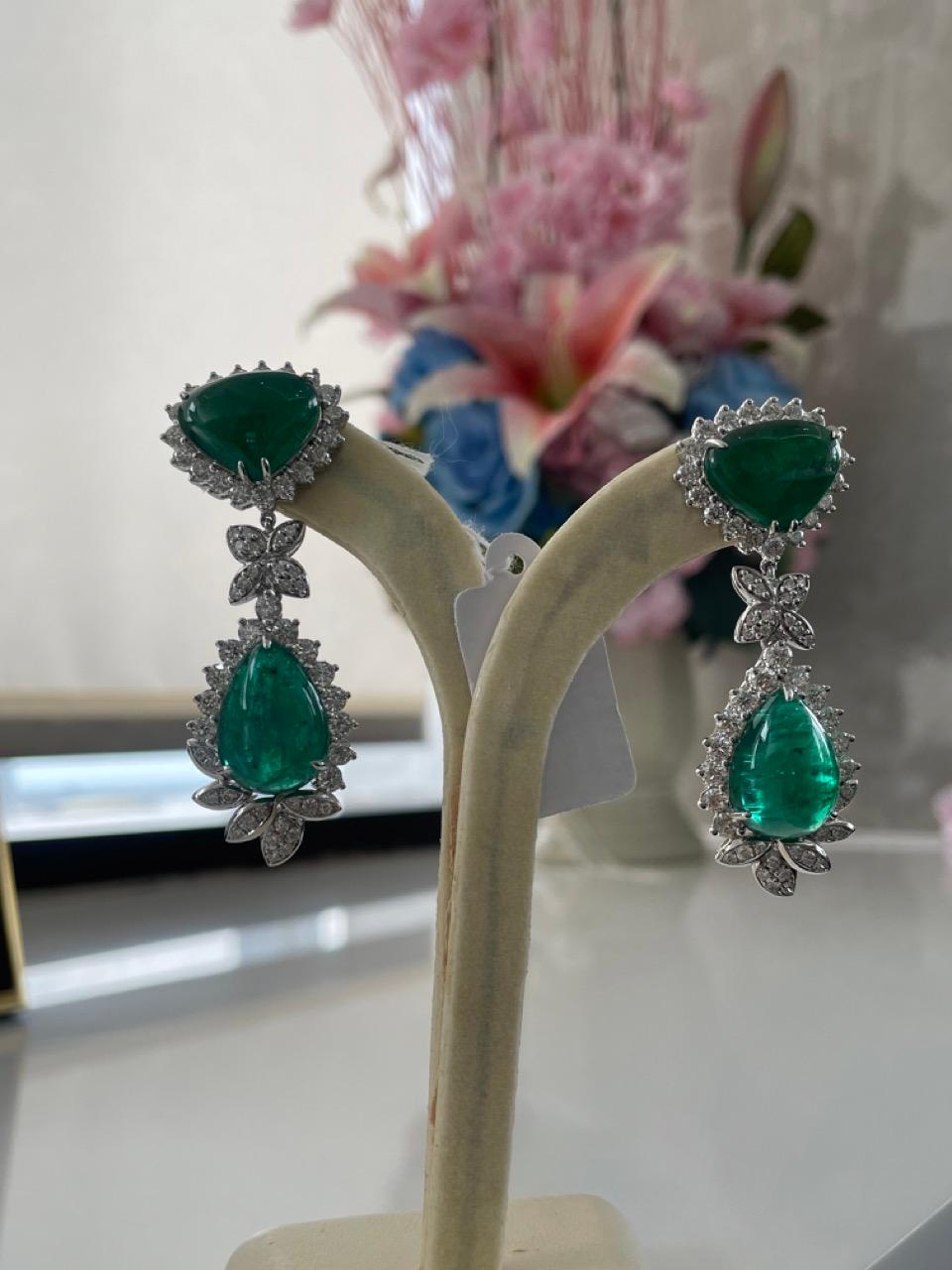 42.56 Carats Emerald Cabochon Diamond Dangle Earring In New Condition For Sale In Hong Kong, HK