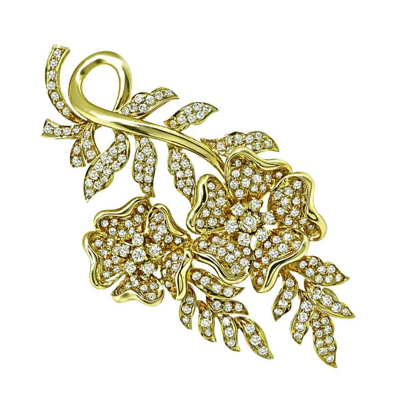 Round Cut 4.25ct Diamond Gold Pin For Sale