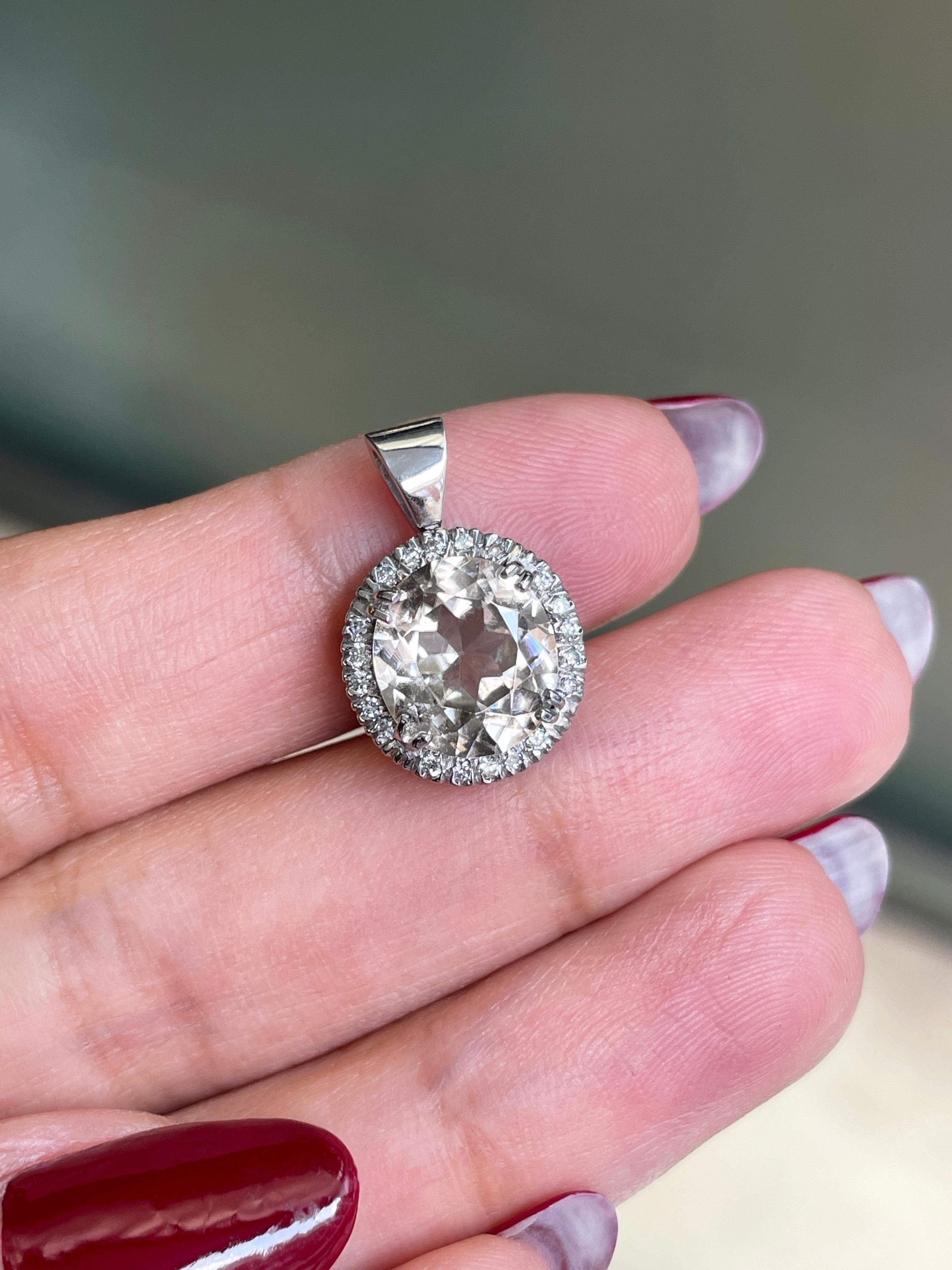 Modern 4.25ct Zircon and Diamond 18 Carat White Gold Halo Cluster Pendant For Sale