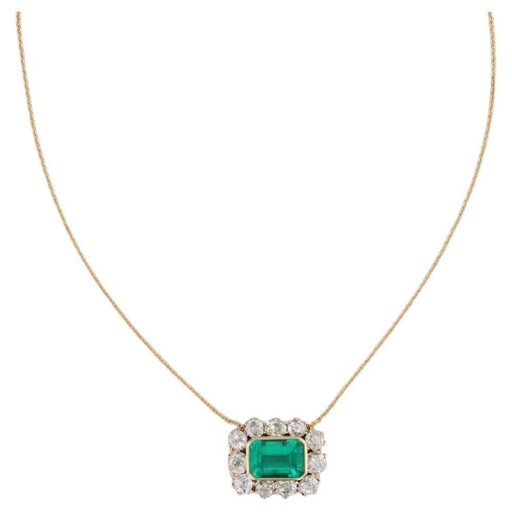4,25ctw Antike GIA F1 Smaragd Minen-Diamant-Halo-Anhänger Halskette 18k Gold 17,5" im Angebot