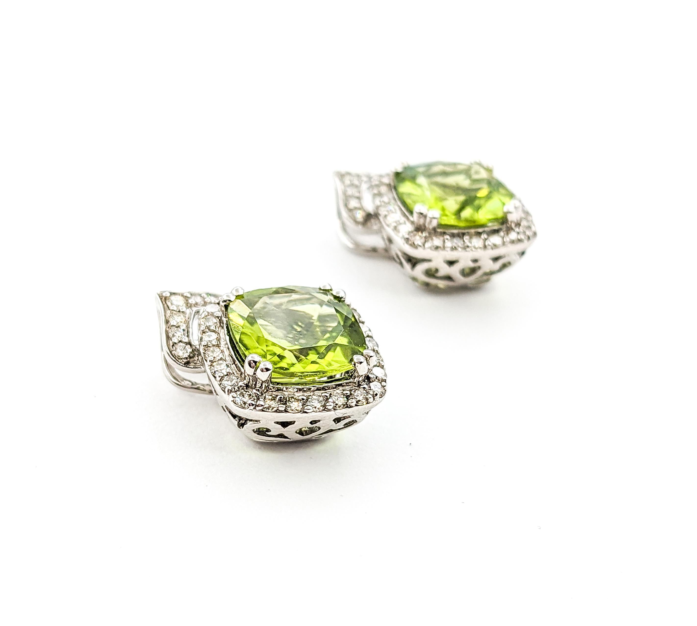 4.25ctw Peridot & Diamond Stud earrings In White Gold In Excellent Condition For Sale In Bloomington, MN