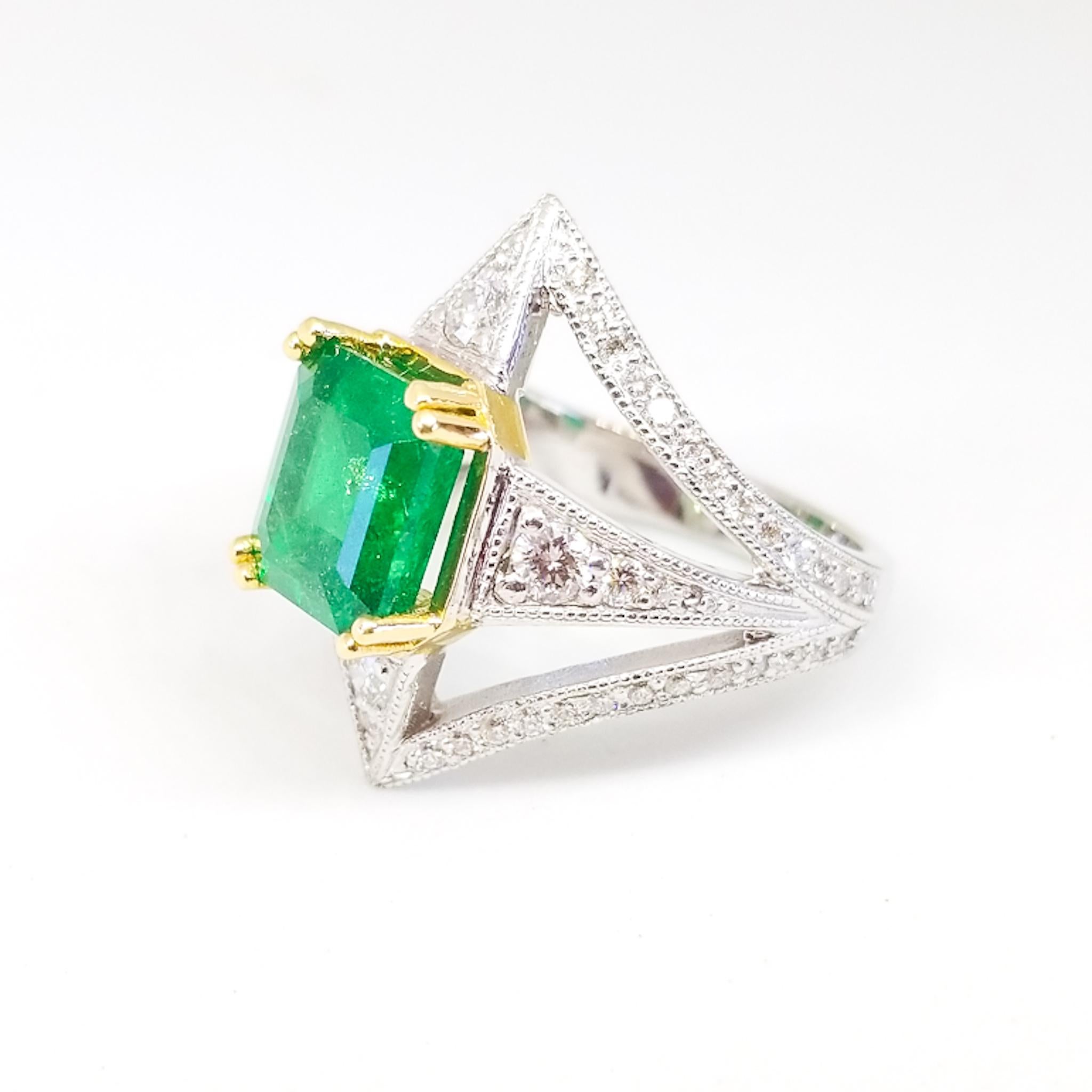 4.26 Carat Colombian Green Emerald Diamond One of a Kind Tom Castor Ring 18K For Sale 2