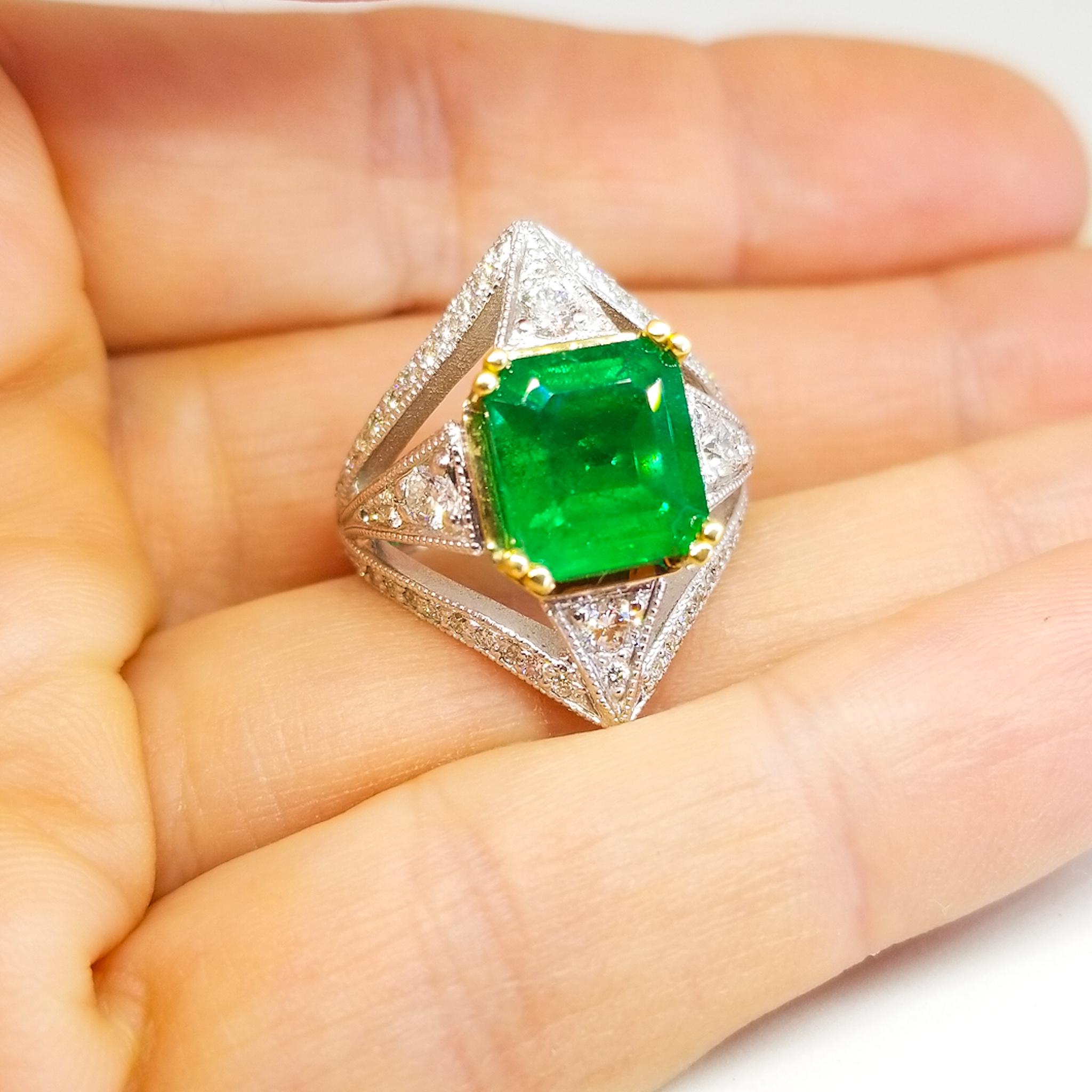 4,26 Karat kolumbianischer grüner Smaragd 4,26 Karat Diamant Einzigartiger Tom Castor Ring 18K im Angebot 4