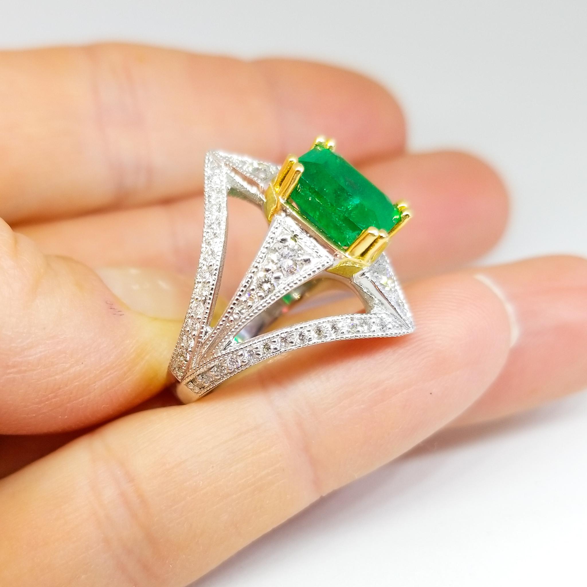 4.26 Carat Colombian Green Emerald Diamond One of a Kind Tom Castor Ring 18K For Sale 4