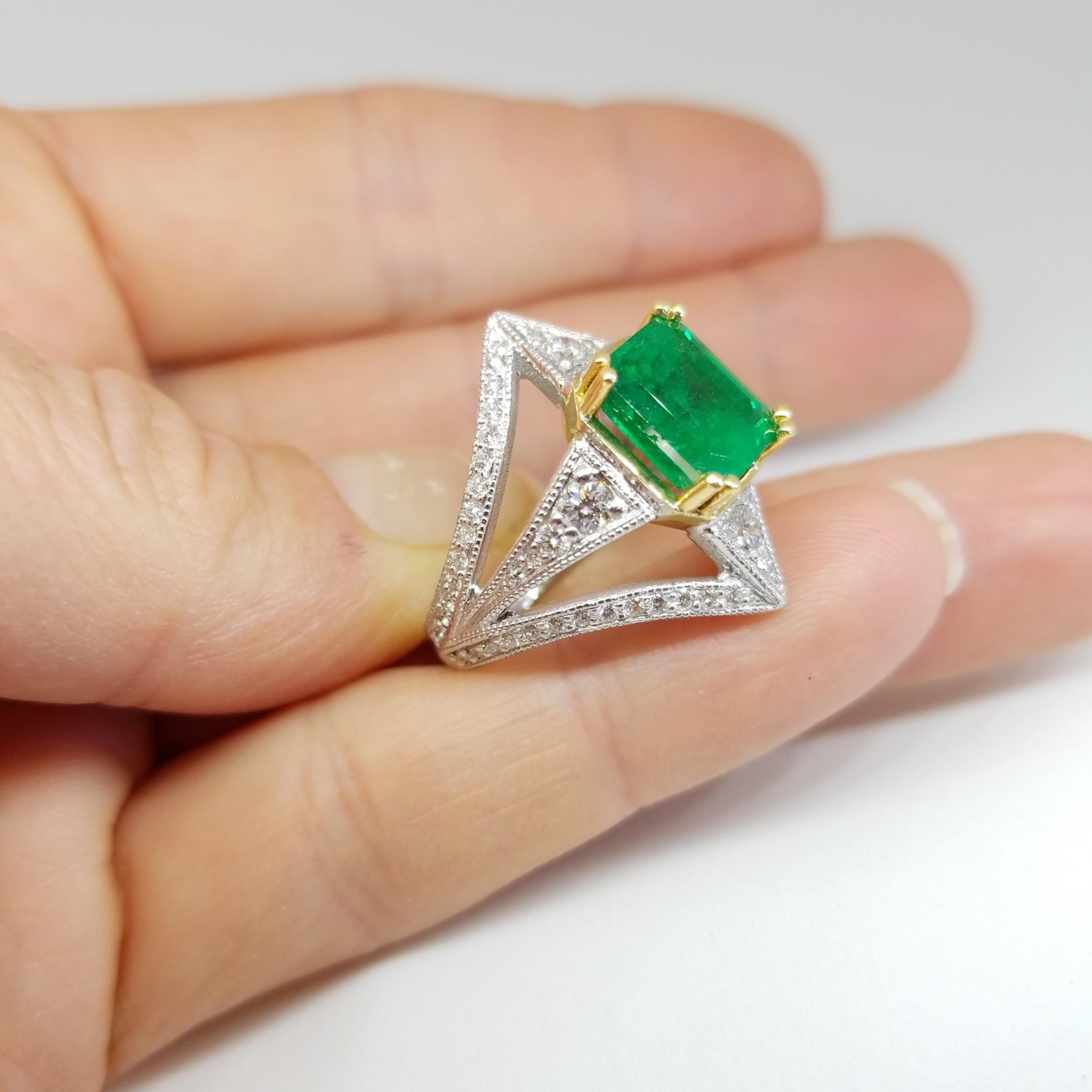 4.26 Carat Colombian Green Emerald Diamond One of a Kind Tom Castor Ring 18K For Sale 5