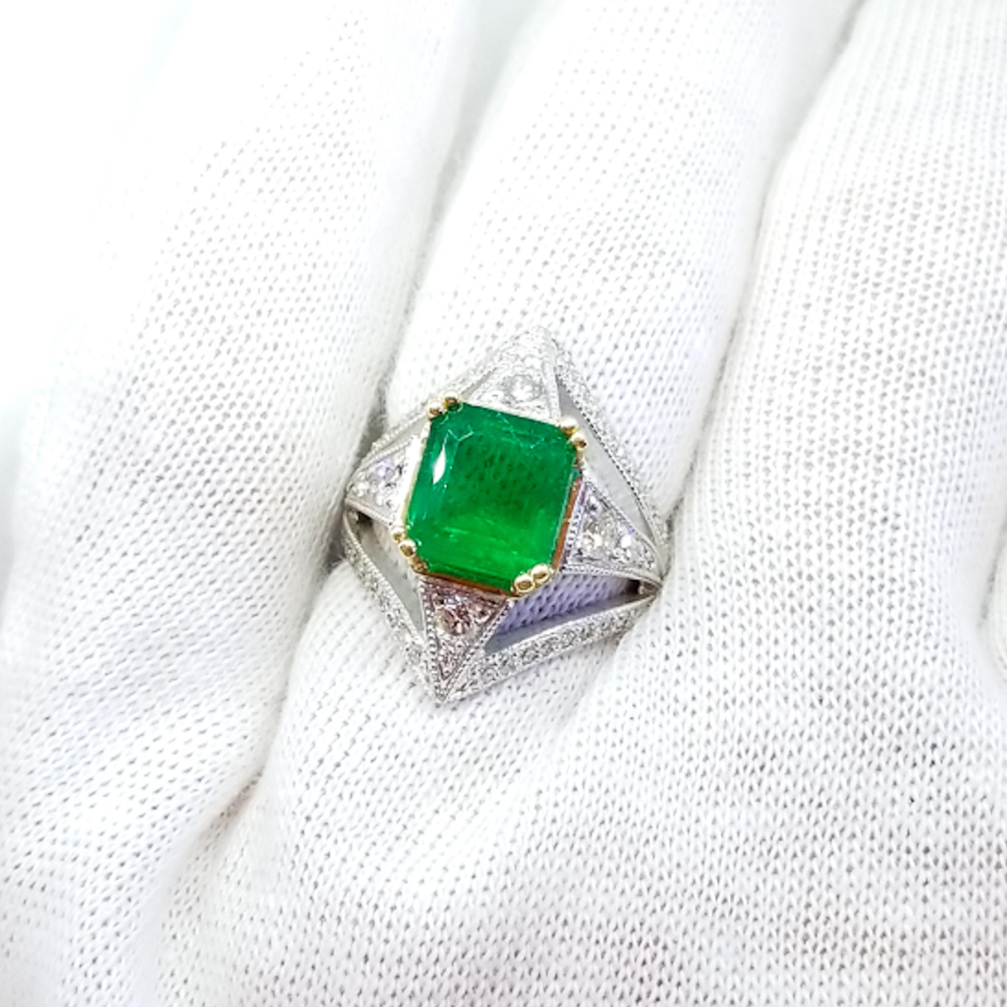 4.26 Carat Colombian Green Emerald Diamond One of a Kind Tom Castor Ring 18K For Sale 1