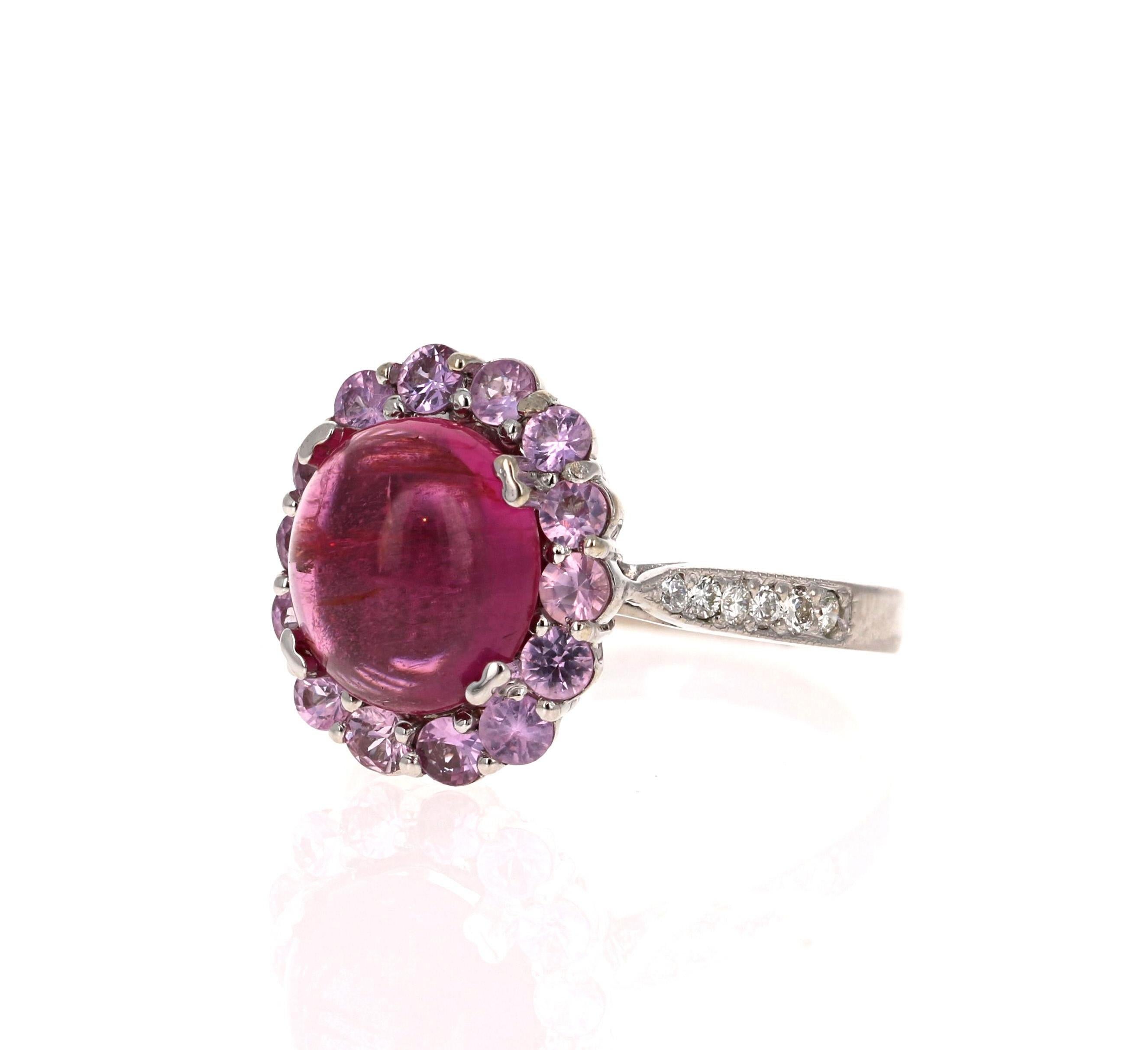 Contemporain Bague en or blanc 14 carats, tourmaline rose naturelle de 4,26 carats, saphir, diamant en vente