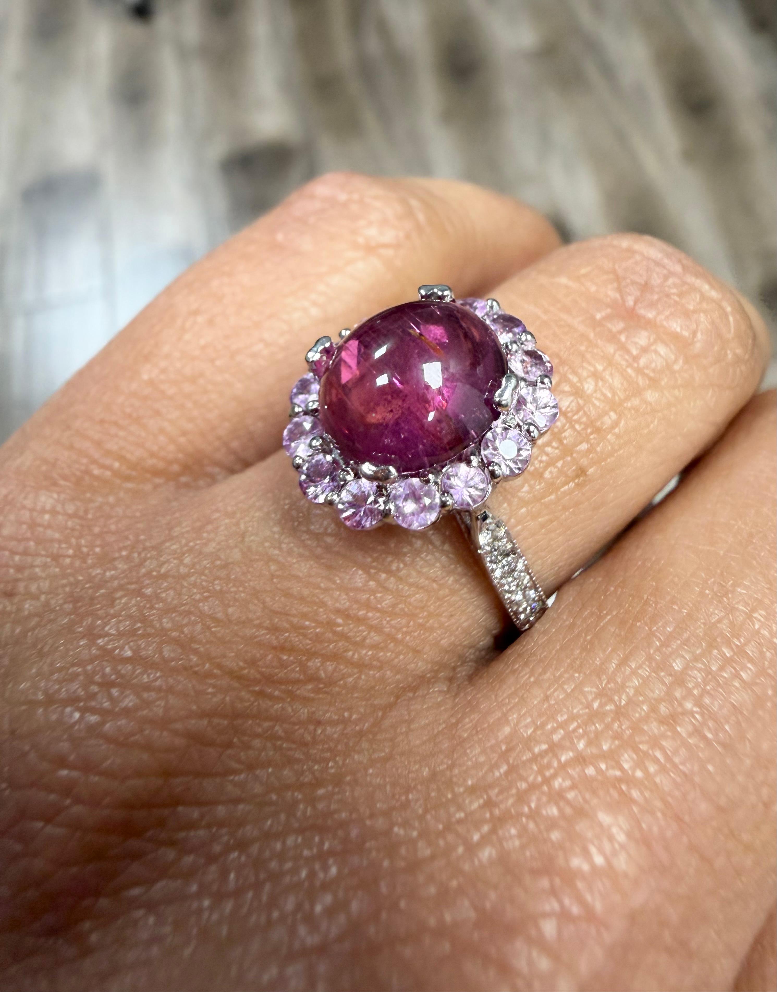 Bague en or blanc 14 carats, tourmaline rose naturelle de 4,26 carats, saphir, diamant en vente 2