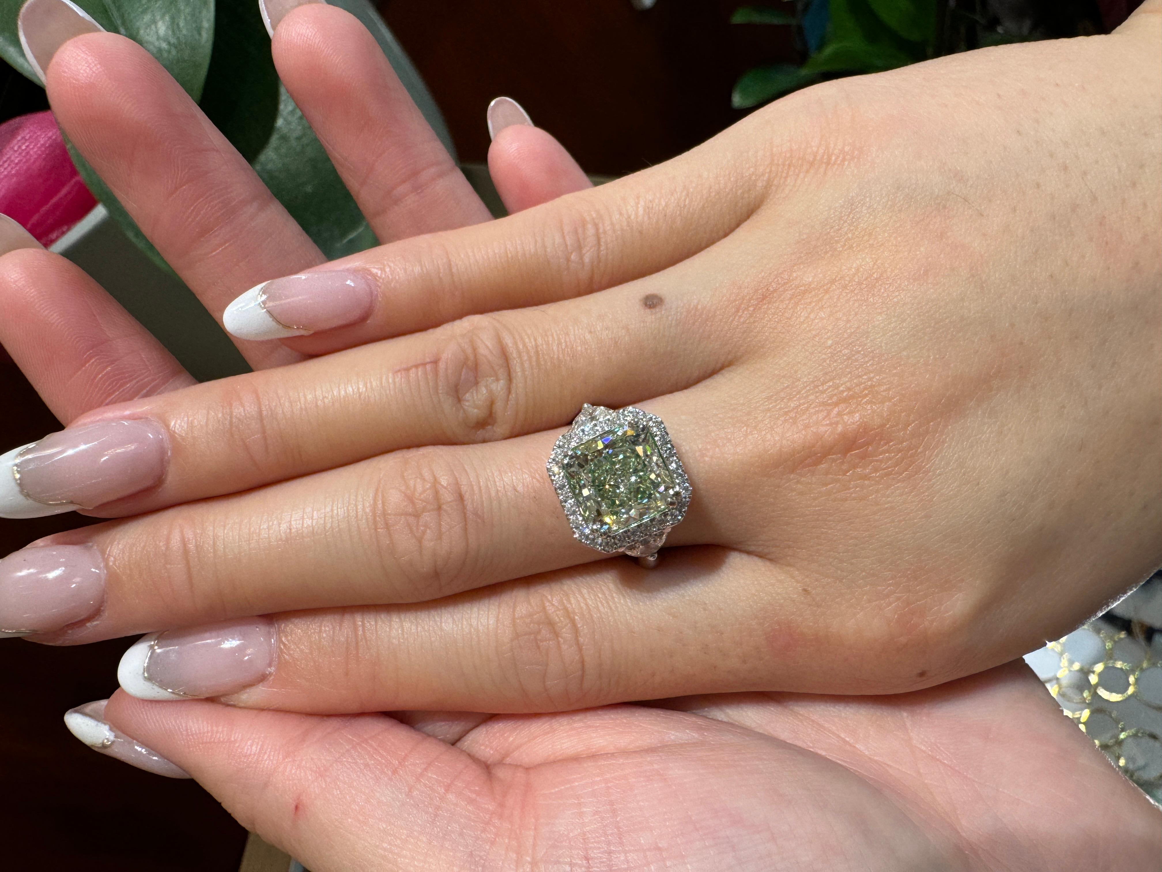 4.26 Carat Radiant Cut Fancy Yellowish Green SI1 Clarity 18K GIA Diamond Ring For Sale 8