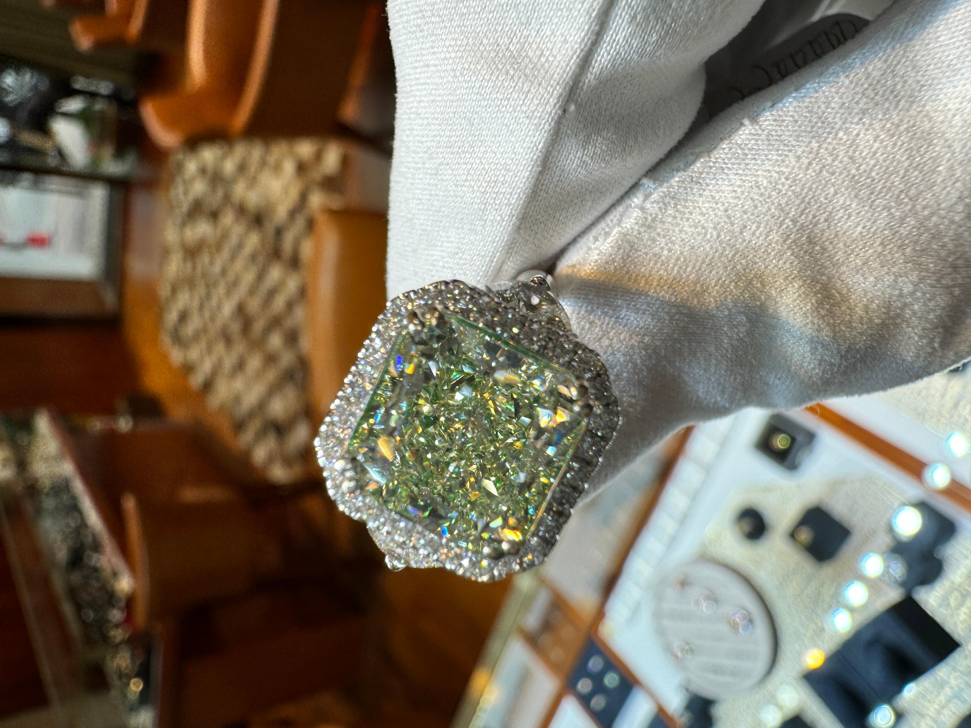 4.26 Carat Radiant Cut Fancy Yellowish Green SI1 Clarity 18K GIA Diamond Ring For Sale 10