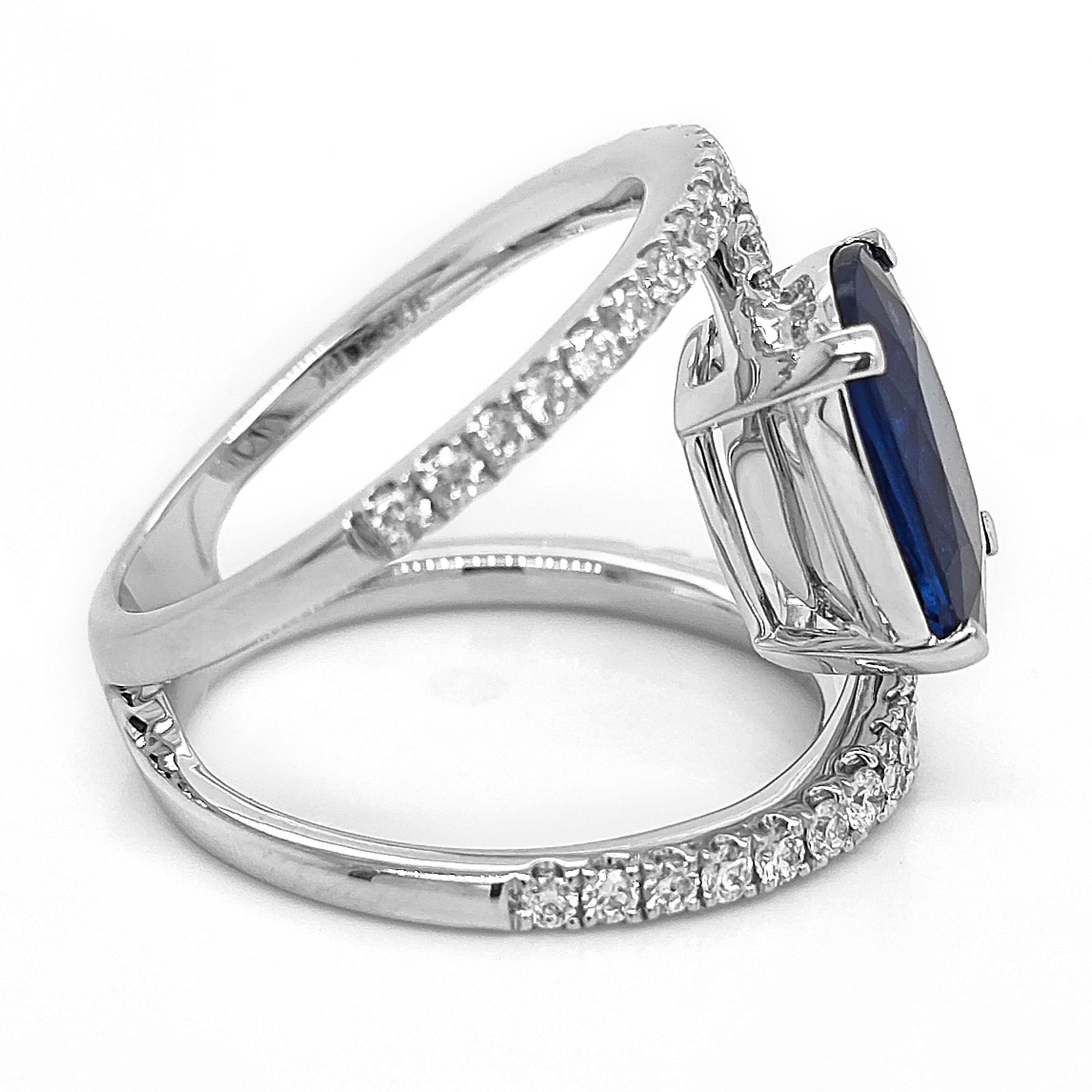 1 Sapphire Gemstone: 4.1 Carats
44 White Diamonds: 00.16 Carats
Metal: 18K White Gold, 7.60 Grams
