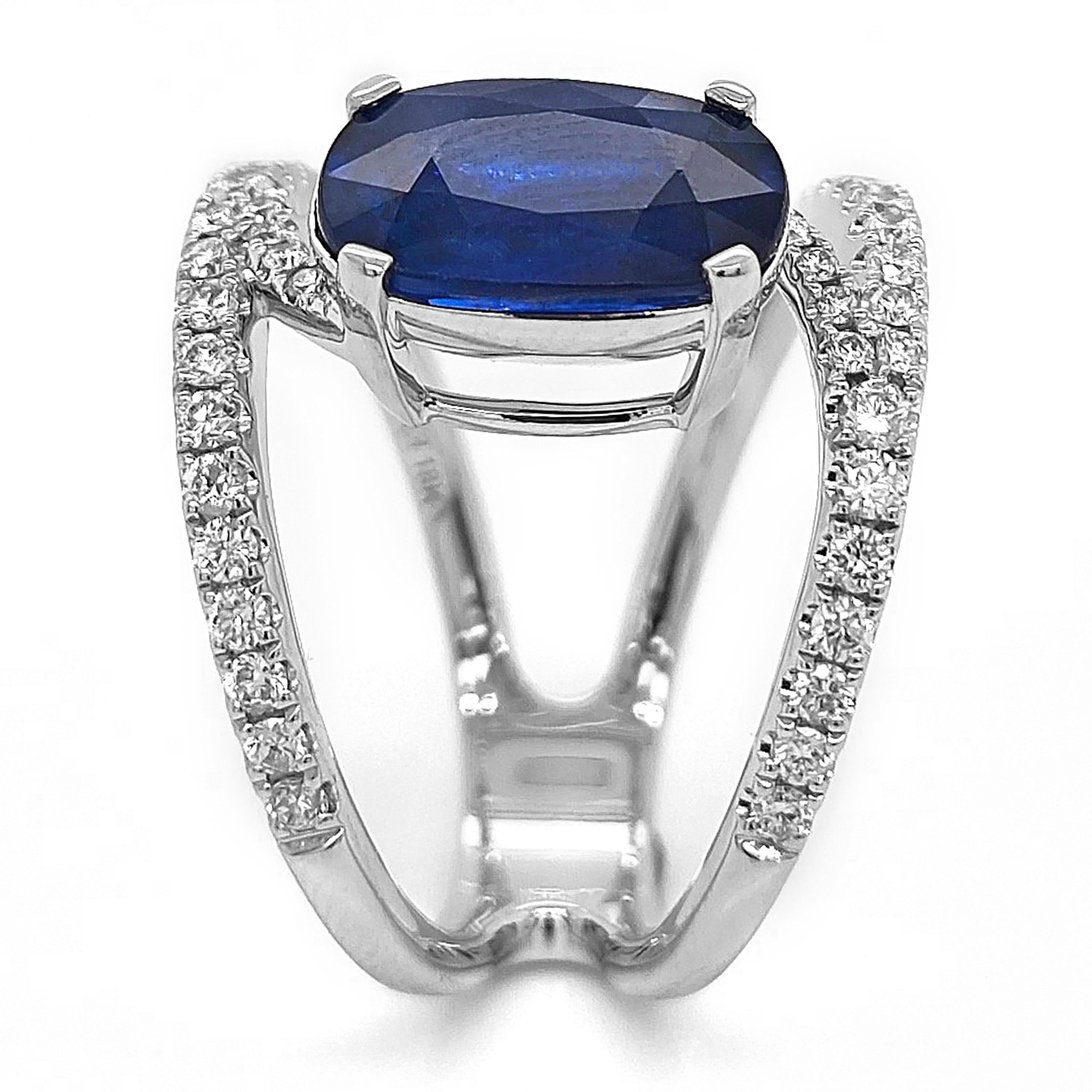 4.26 Carat Sapphire and White Diamond White Gold Ring In New Condition For Sale In New York, NY