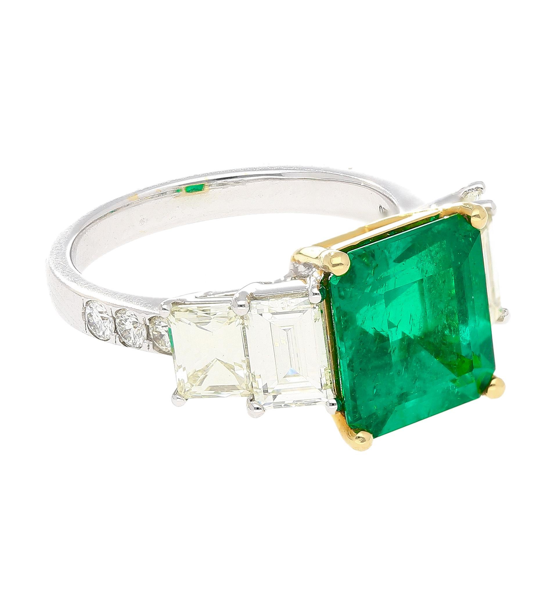 Women's 4.26 Carat Vivid Green Colombian Muzo Mine Emerald & Emerald Cut Diamond Ring For Sale