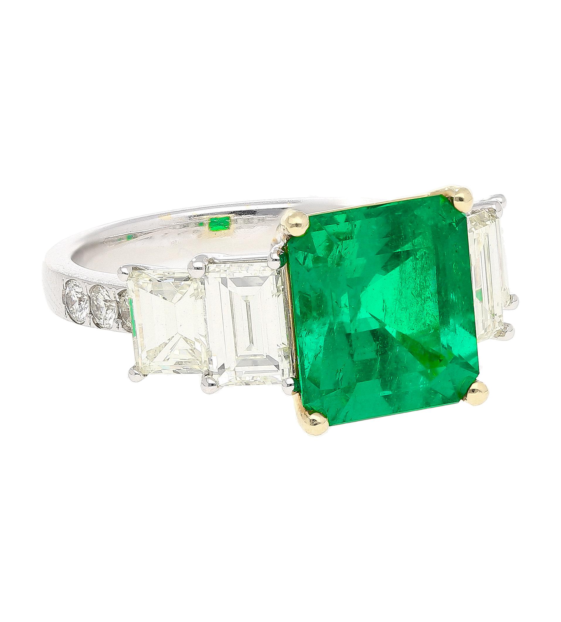 4.26 Carat Vivid Green Colombian Muzo Mine Emerald & Emerald Cut Diamond Ring For Sale 1