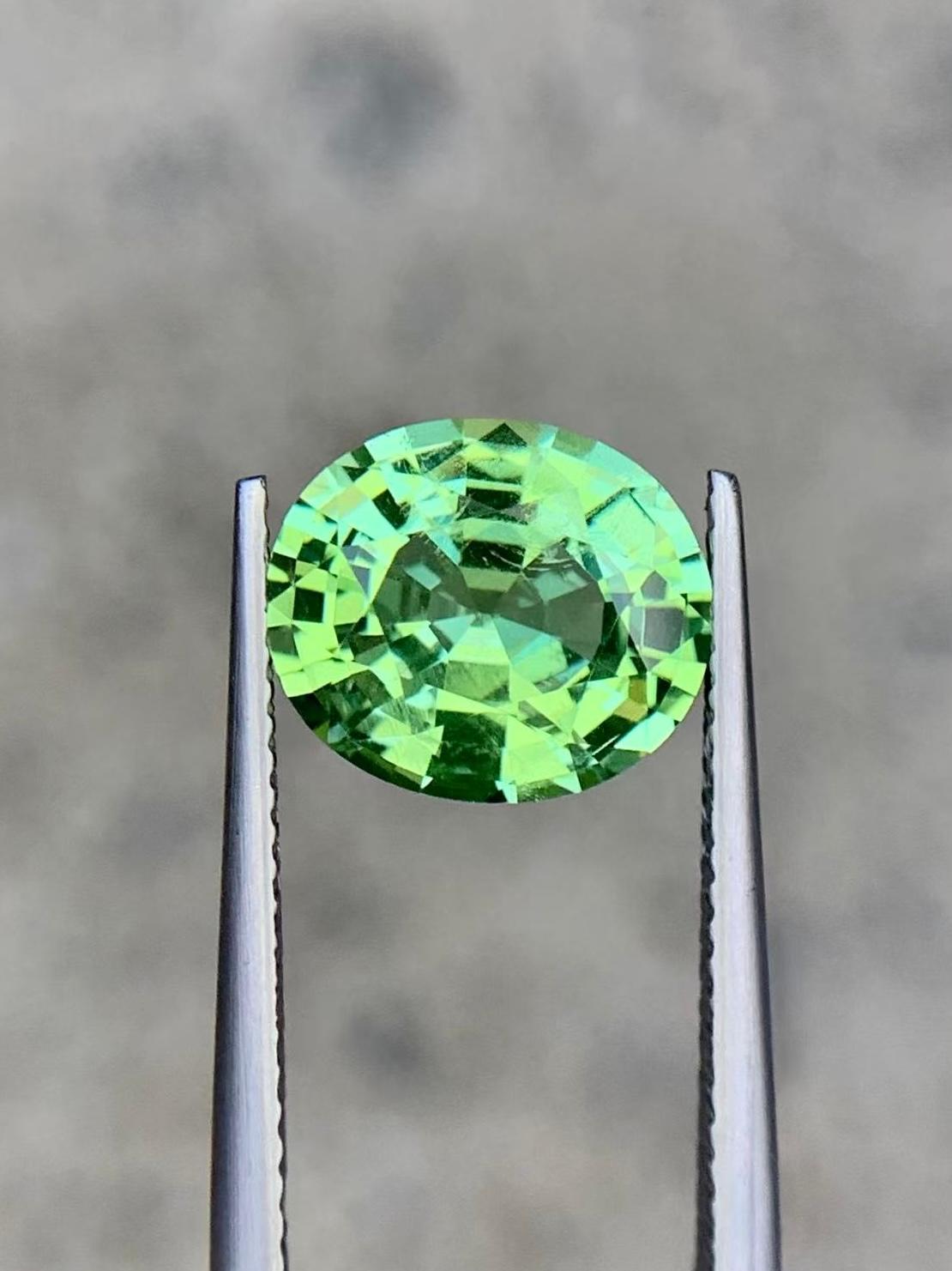 da uomo o donna 4,26 Carati di Tsavorite di alta qualità verde menta taglio Greene & Greene in vendita