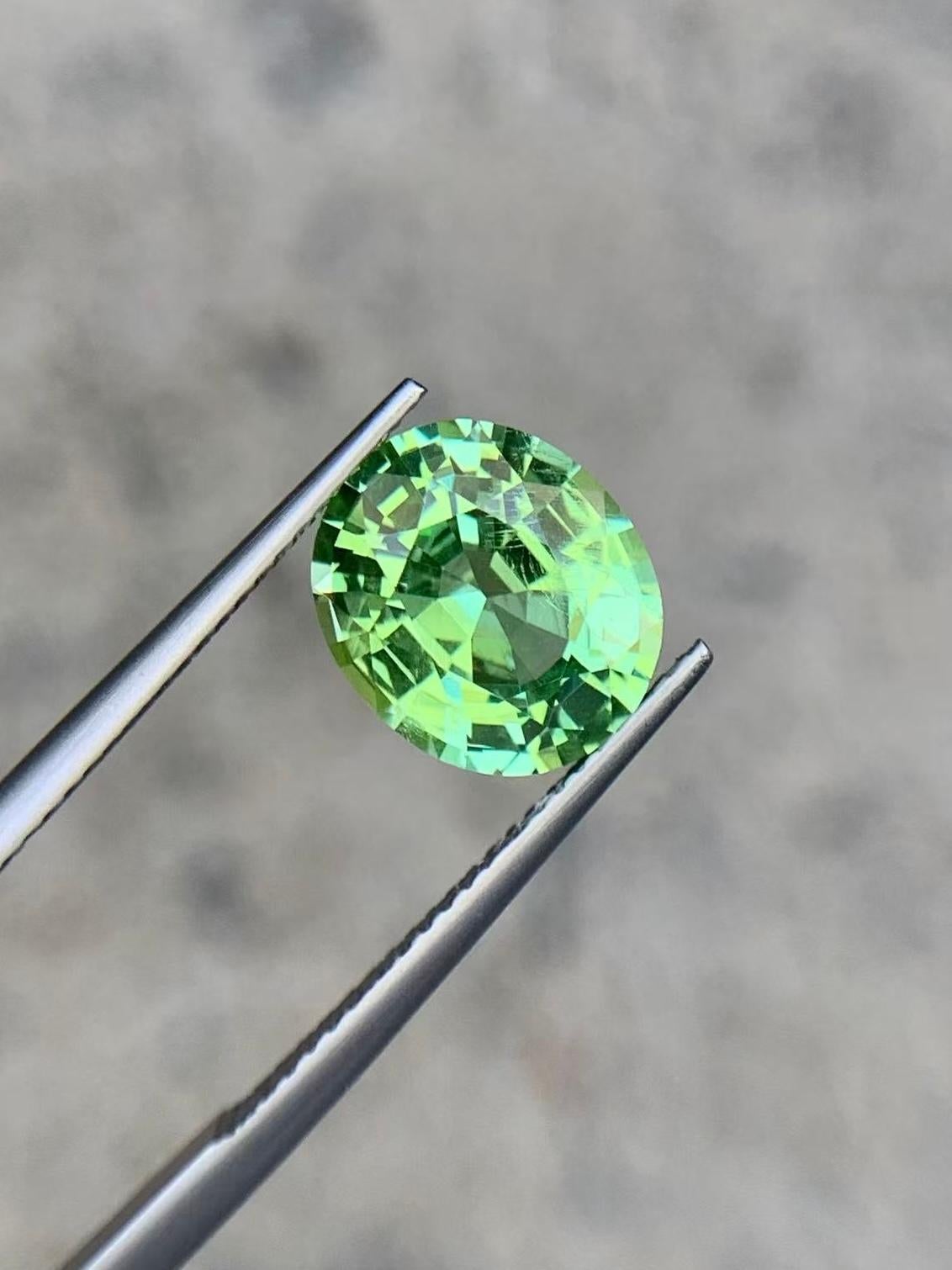 Tsavorite verde menta colore vibrante taglio perfetto lucentezza Alta qualità verde menta taglio Germania 

Nome: Tsavorite
Peso: 4,26 carati
Origine: Africa
Colore: verde brillante
Chiarezza: pulita
Forma: ovale
Dimensioni: 10,9*9,3 mm
Trattamento