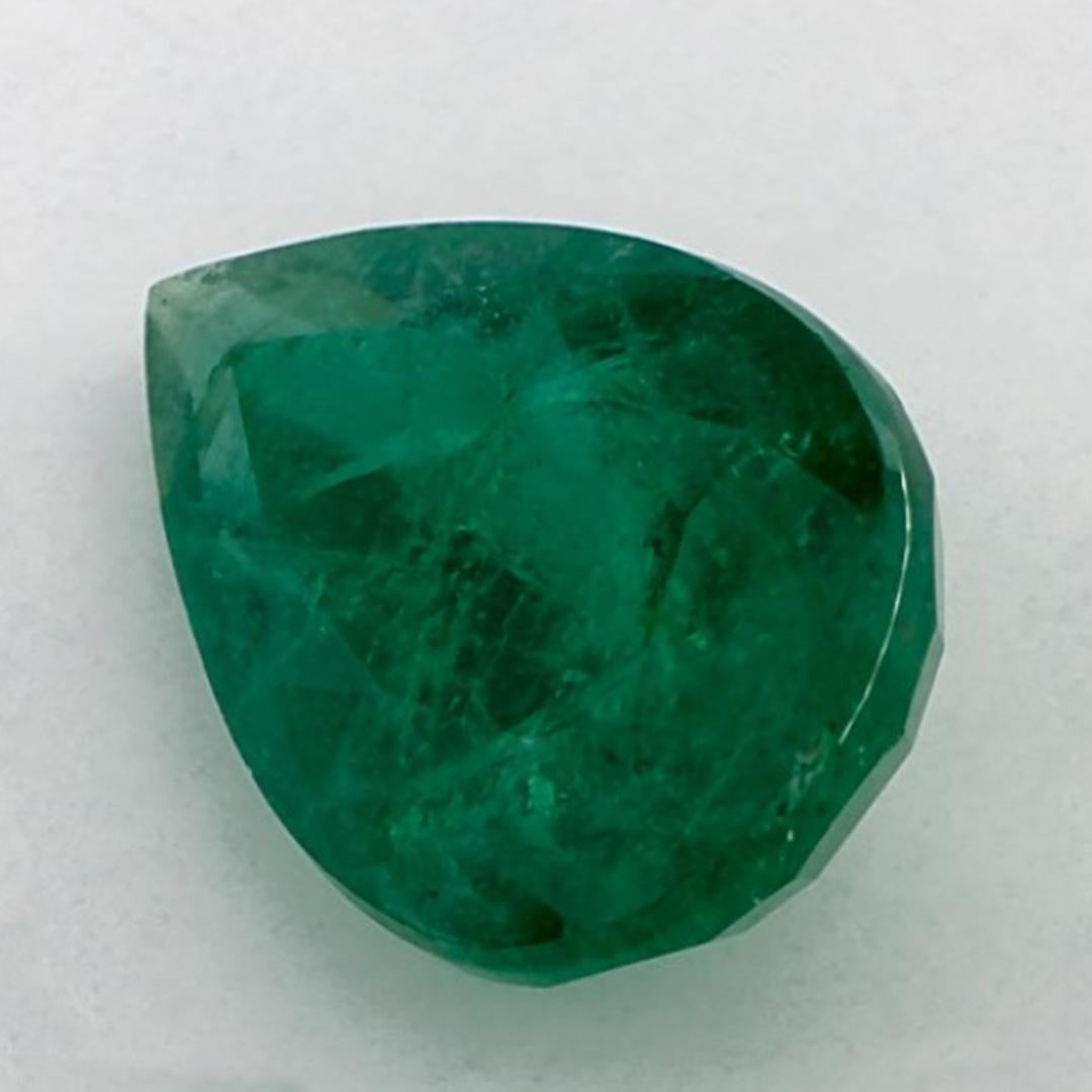 Con un vibrante tono verde, la piedra de nacimiento de mayo es un símbolo del renovado crecimiento primaveral. 

Explora la vibrante colección de esmeraldas, rubíes y zafiros de nuestra tienda, disponibles como gemas sueltas y combinadas con nuestra